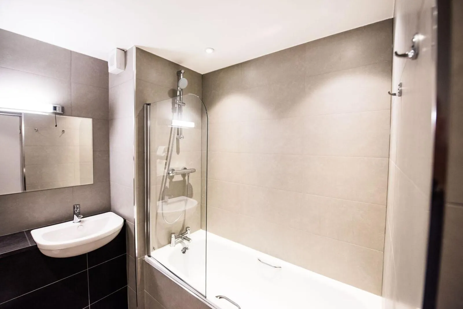 Bathroom in Southcrest Manor Hotel, Best Western Signature Collection