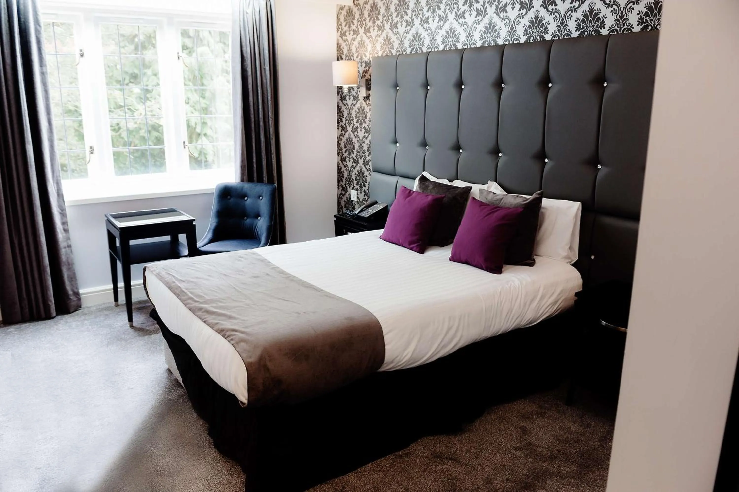 Bed in Southcrest Manor Hotel, Best Western Signature Collection