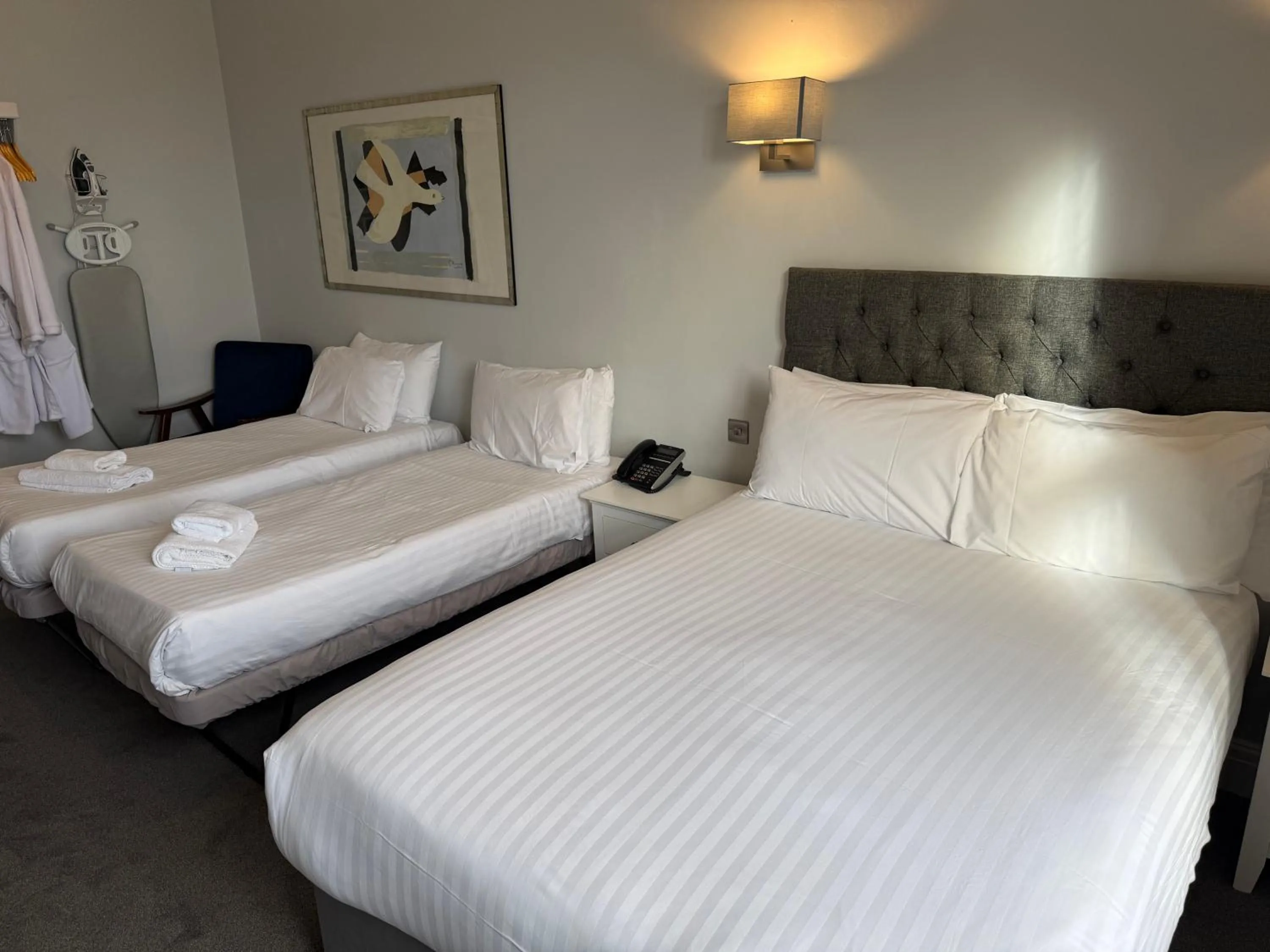 Bed in Southcrest Manor Hotel, Best Western Signature Collection