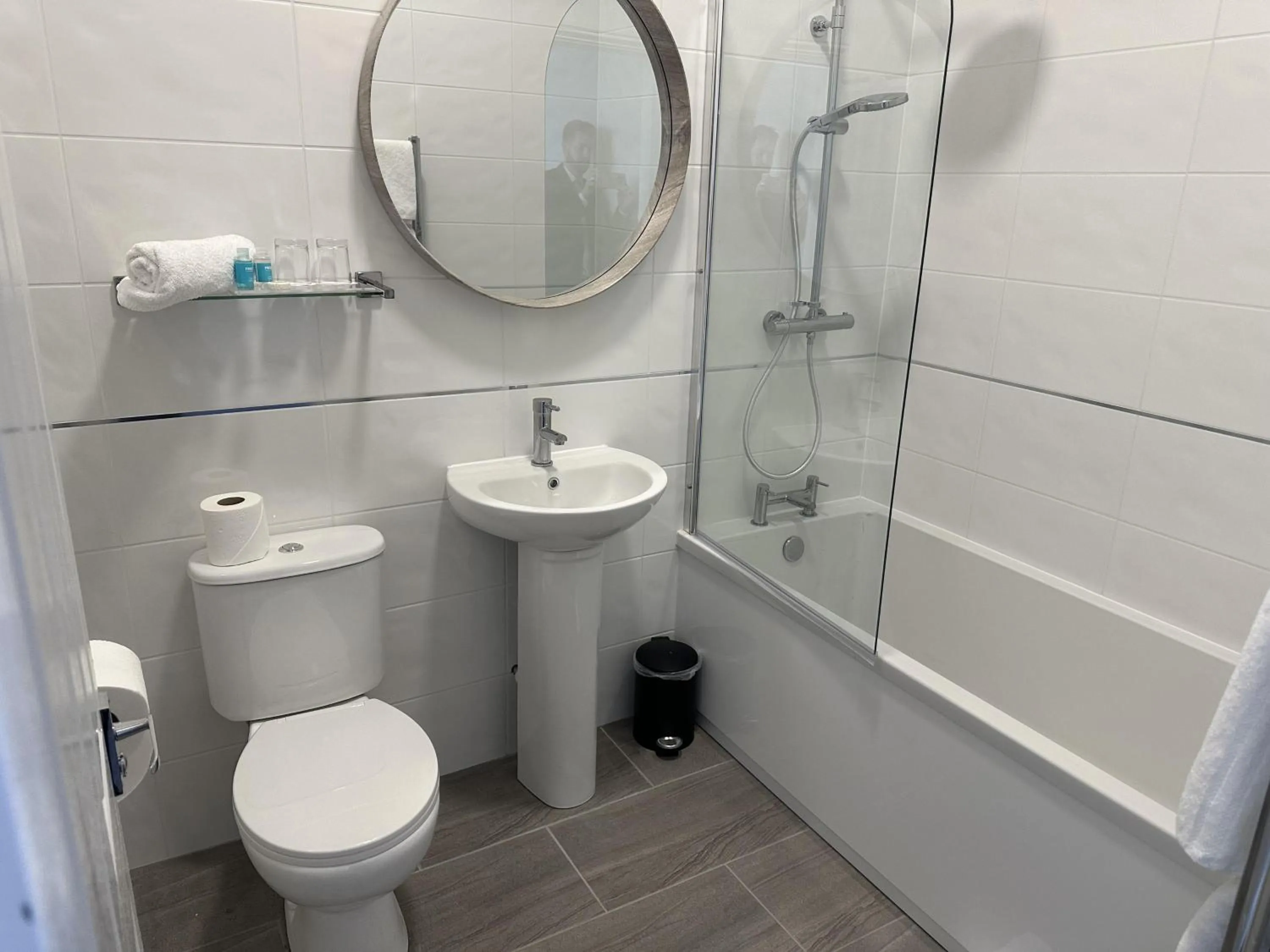 Bedroom in Southcrest Manor Hotel, Best Western Signature Collection