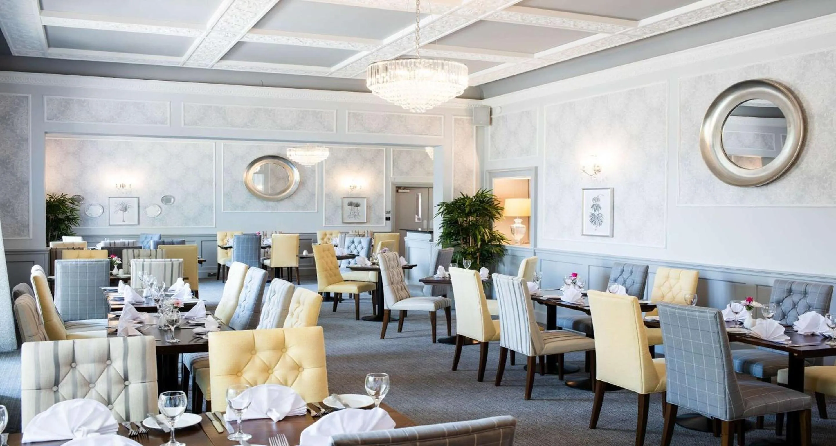 Restaurant/places to eat in Southcrest Manor Hotel, Best Western Signature Collection