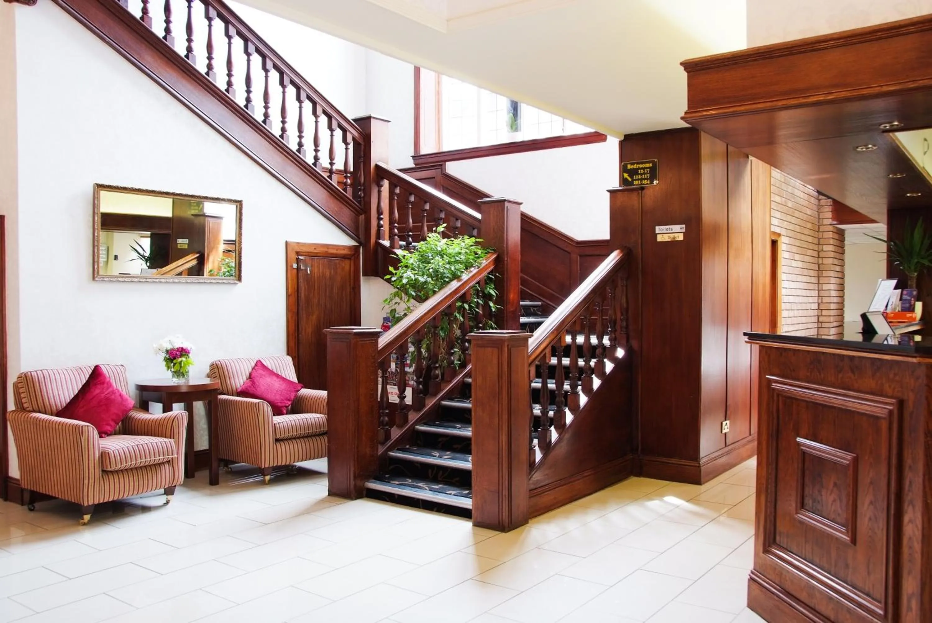 Lobby or reception in Southcrest Manor Hotel, Best Western Signature Collection