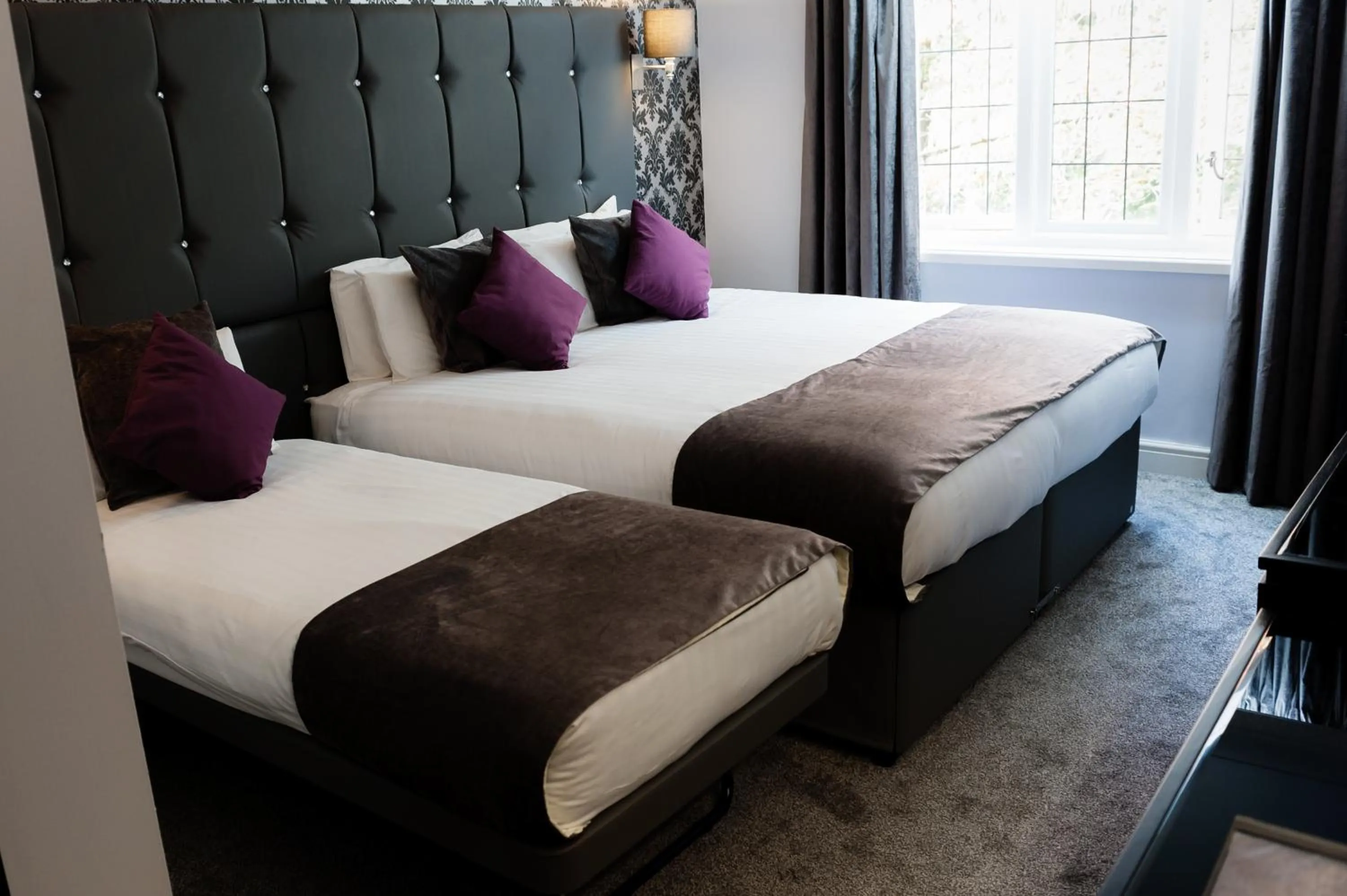 Bed in Southcrest Manor Hotel, Best Western Signature Collection