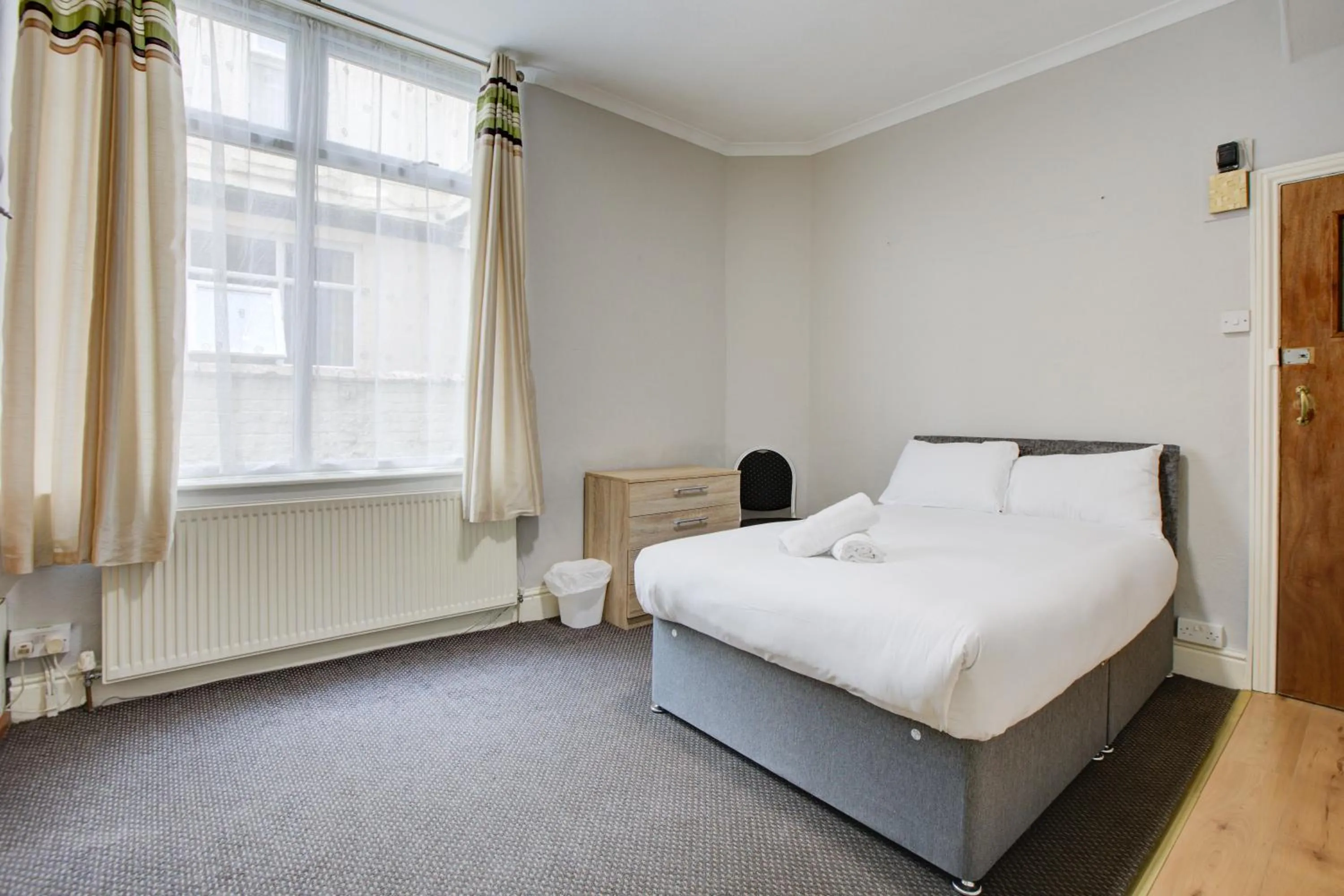 Bedroom, Bed in The Sandringham Court Hotel & Apartment Welcoming Large and Small Groups for 16 years