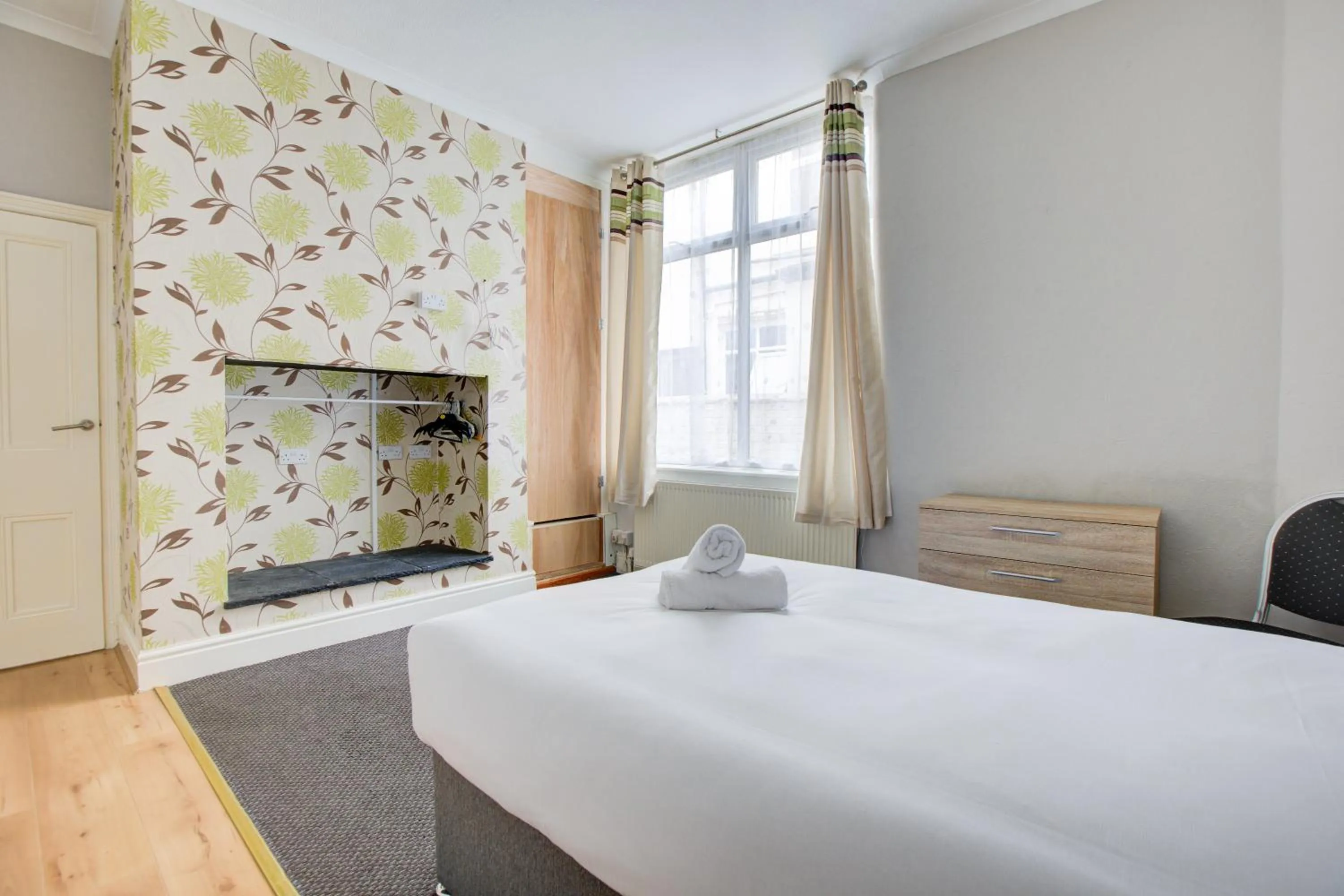 Bedroom, Bed in The Sandringham Court Hotel & Apartment Welcoming Large and Small Groups for 16 years