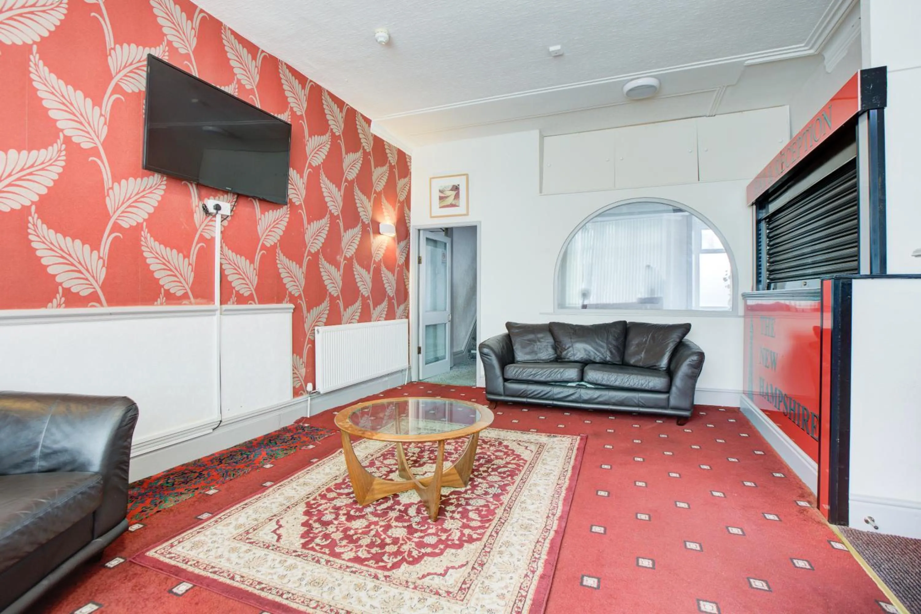 Lounge or bar in The Sandringham Court Hotel & Apartment Welcoming Large and Small Groups for 16 years