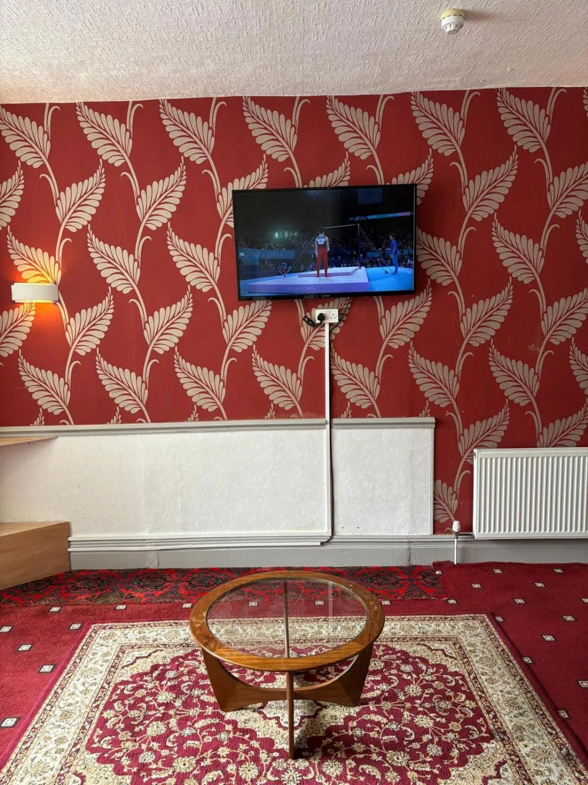 Communal lounge/ TV room in The Sandringham Court Hotel & Apartment Welcoming Large and Small Groups for 16 years