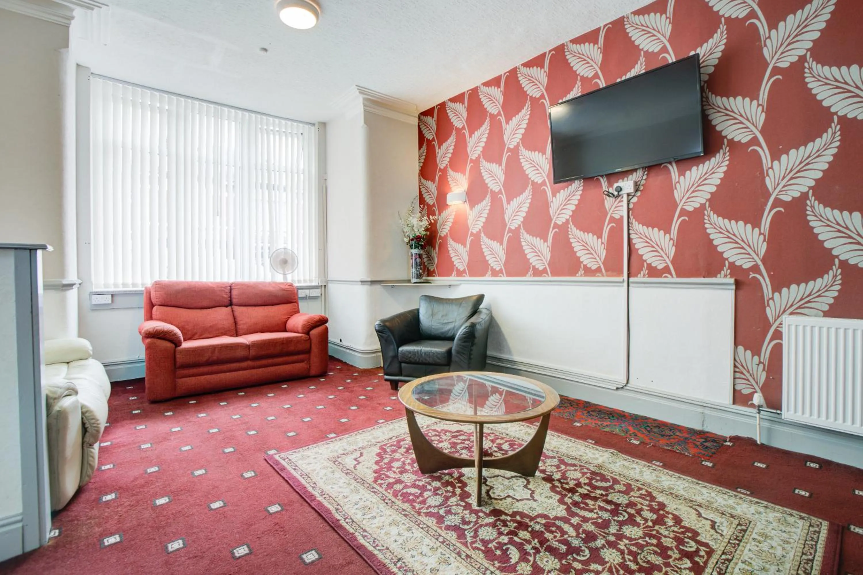 Lounge or bar in The Sandringham Court Hotel & Apartment Welcoming Large and Small Groups for 16 years