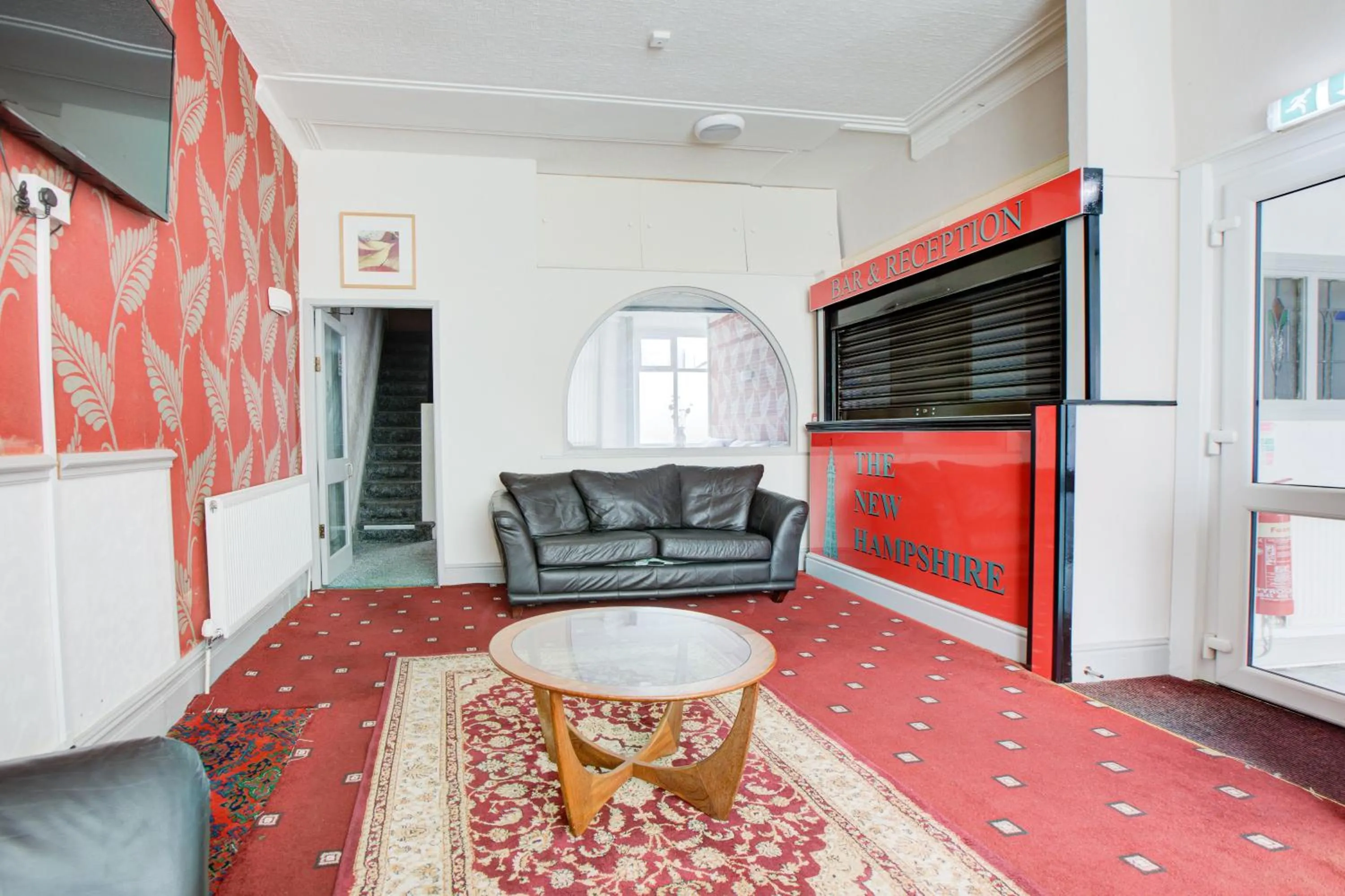 Lounge or bar in The Sandringham Court Hotel & Apartment Welcoming Large and Small Groups for 16 years