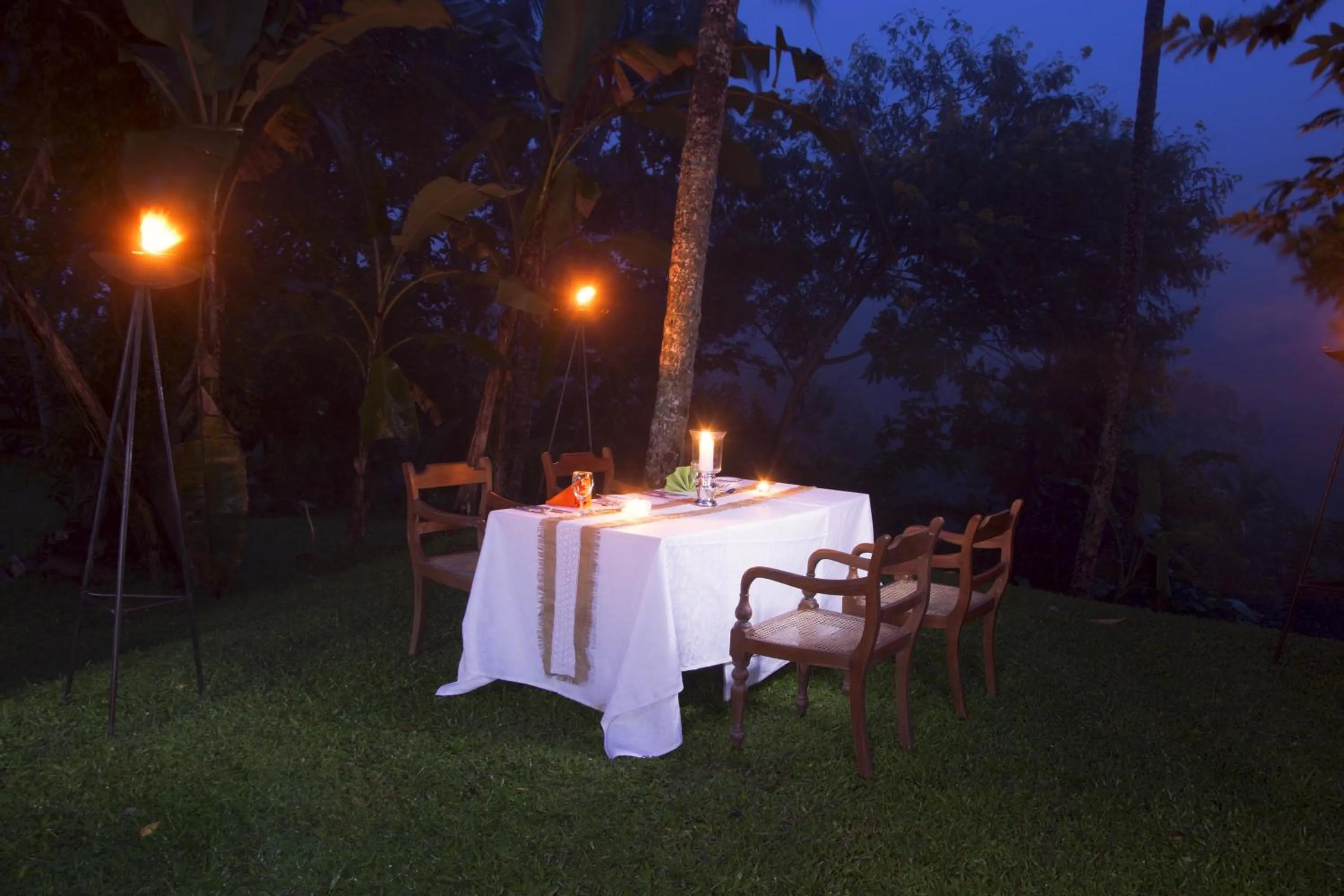 Restaurant/places to eat in Athulya Villas, Kandy