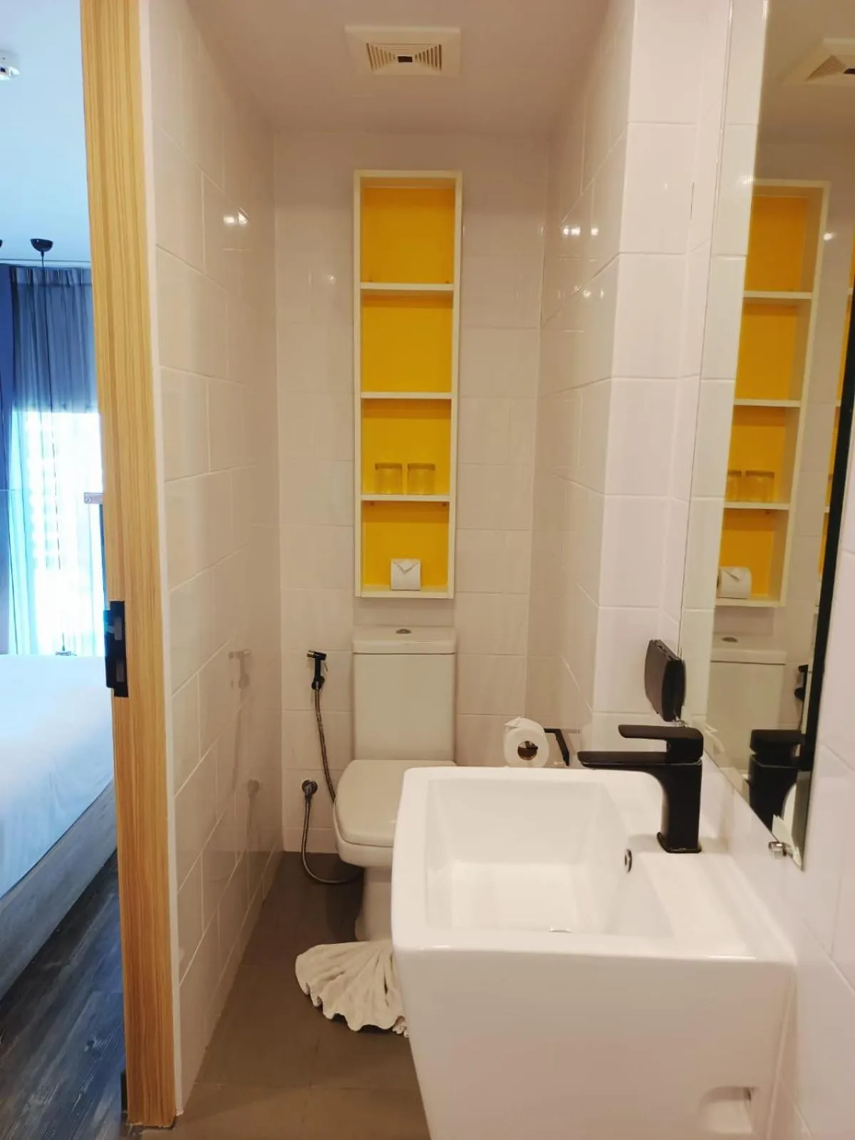 Utopia Naiharn - Modern Naiharn Beach Apartment