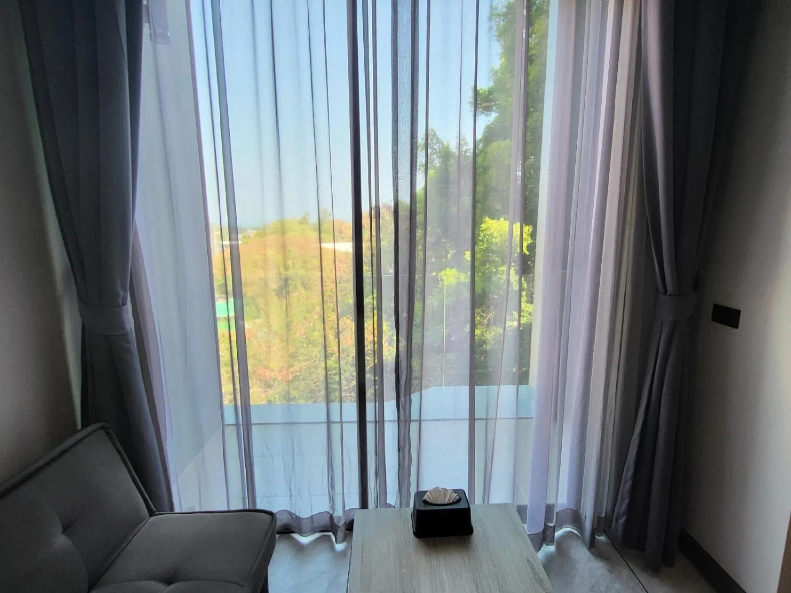 Utopia Naiharn - Modern Naiharn Beach Apartment