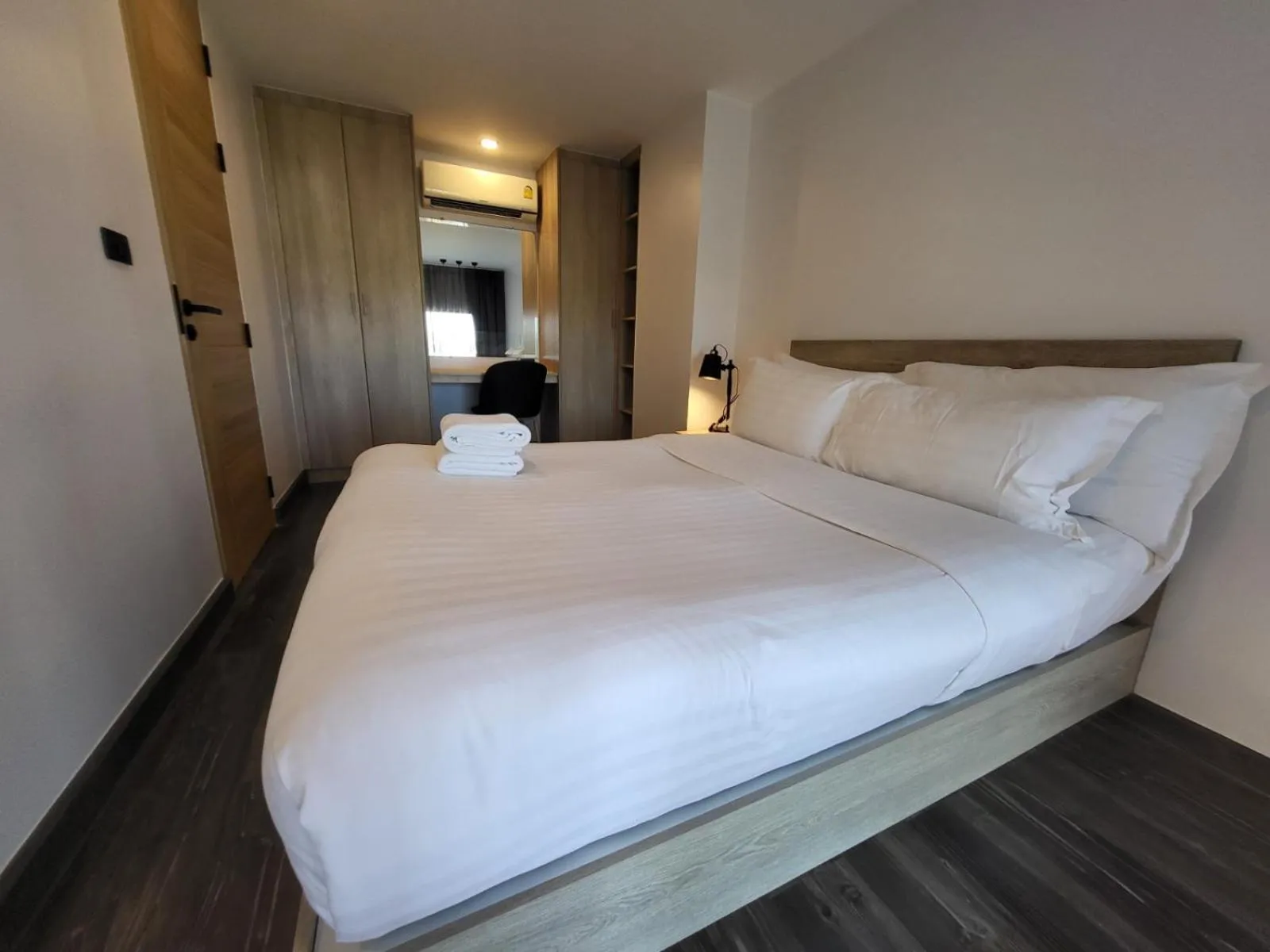 Utopia Naiharn - Modern Naiharn Beach Apartment