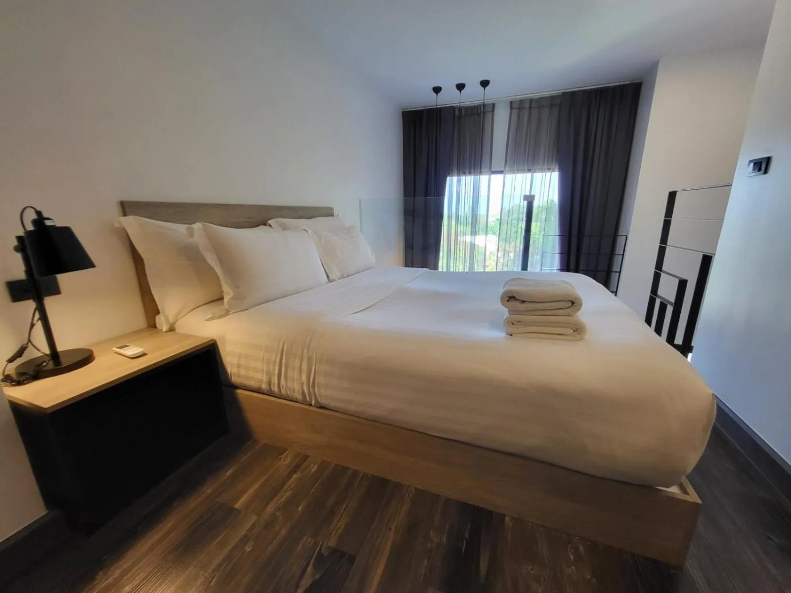 Utopia Naiharn - Modern Naiharn Beach Apartment