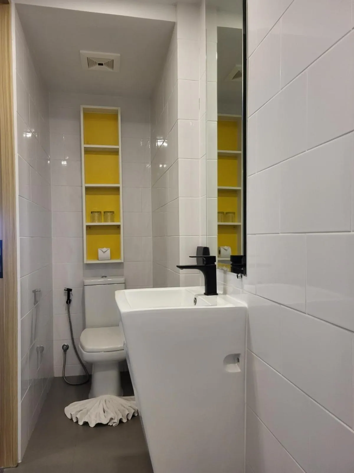 Utopia Naiharn - Modern Naiharn Beach Apartment