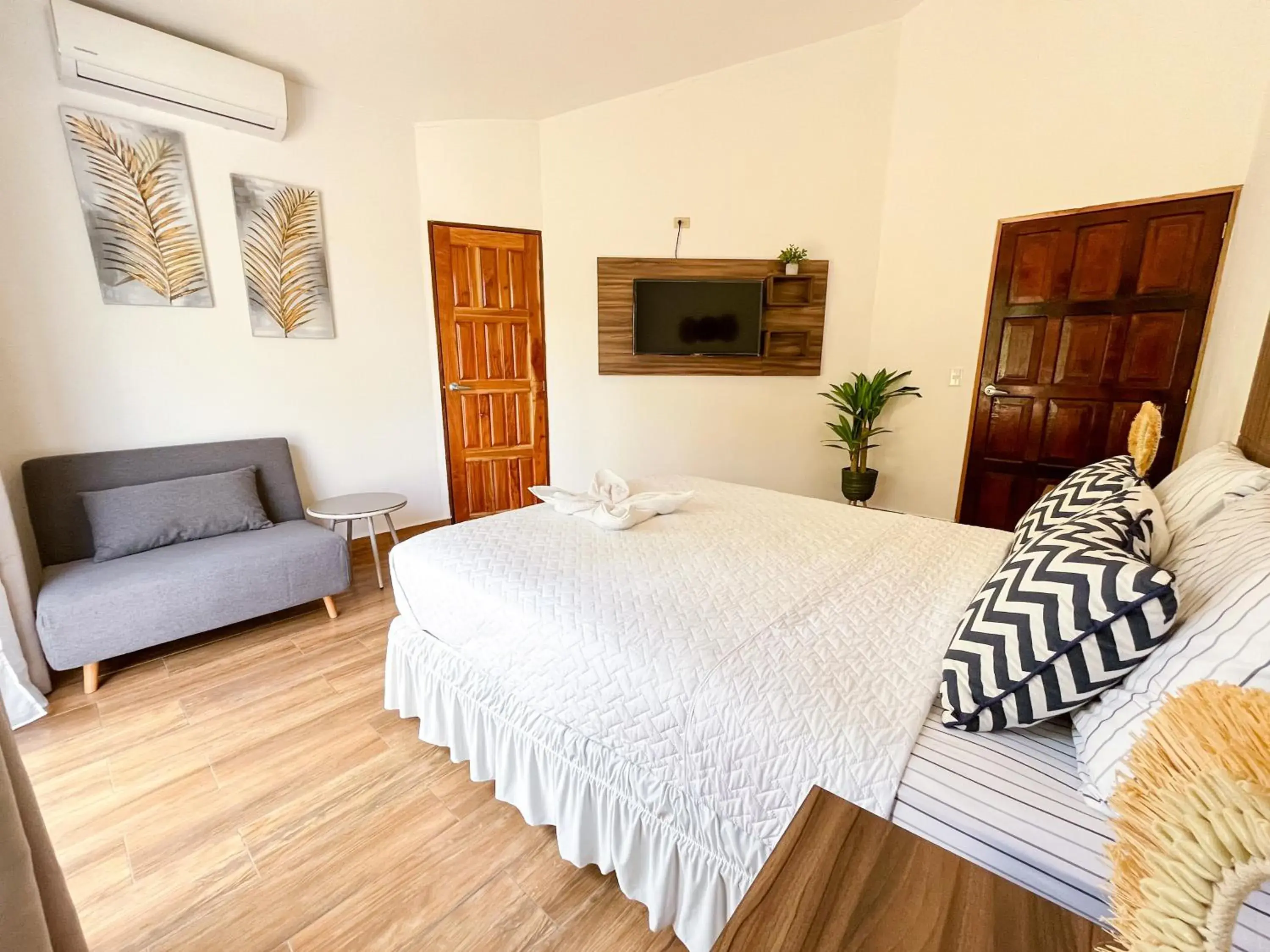 Basic Triple Room in Casa Playa Blanca Basic Triple Room in Casa Playa Blanca