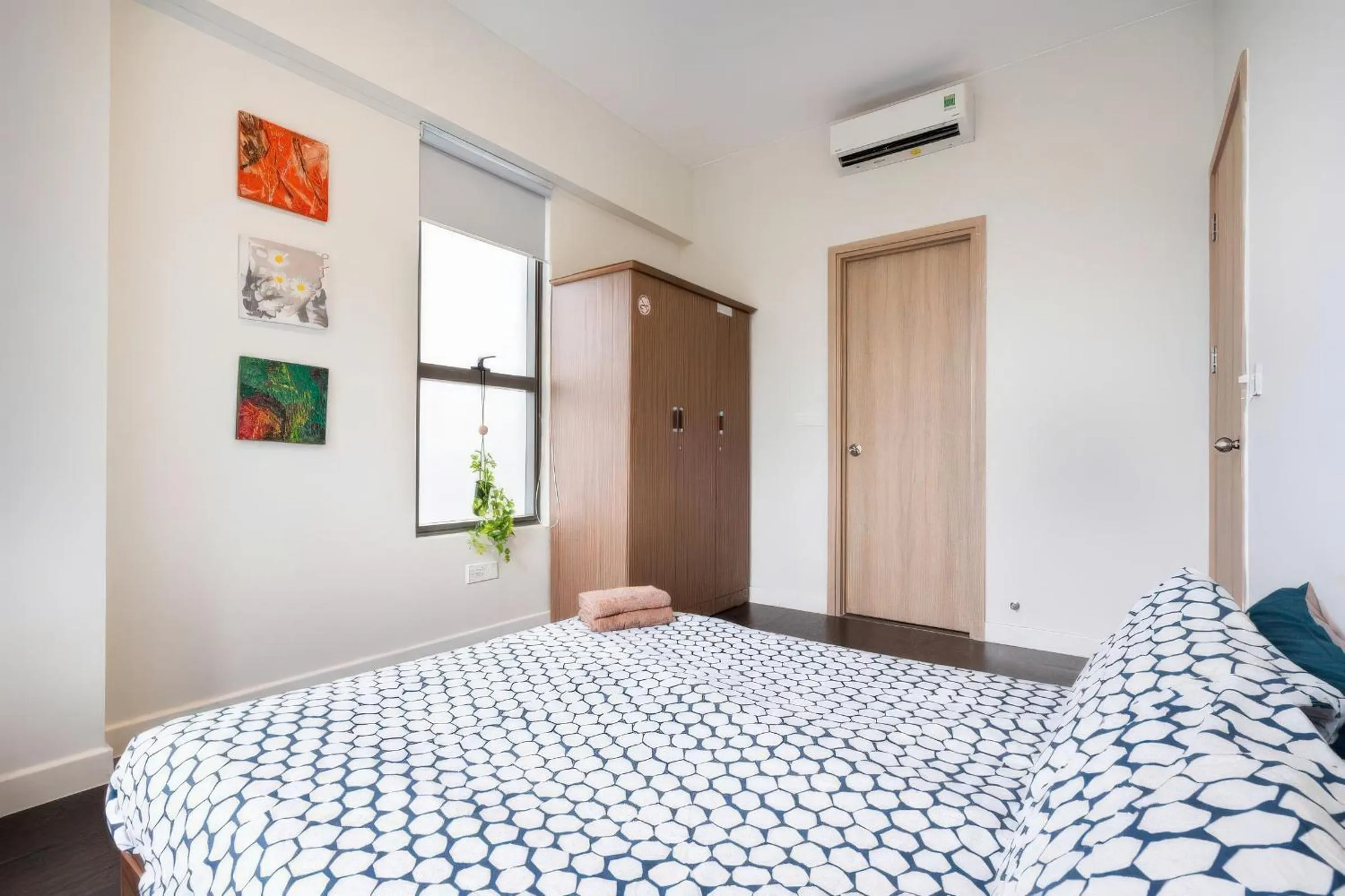 Bed in Minute Suites - Botanica Orchard TSN Airport