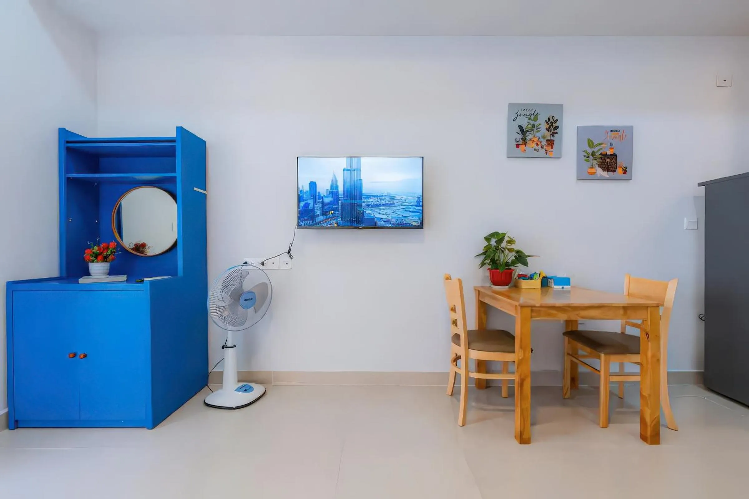 TV and multimedia in Minute Suites - Botanica Orchard TSN Airport