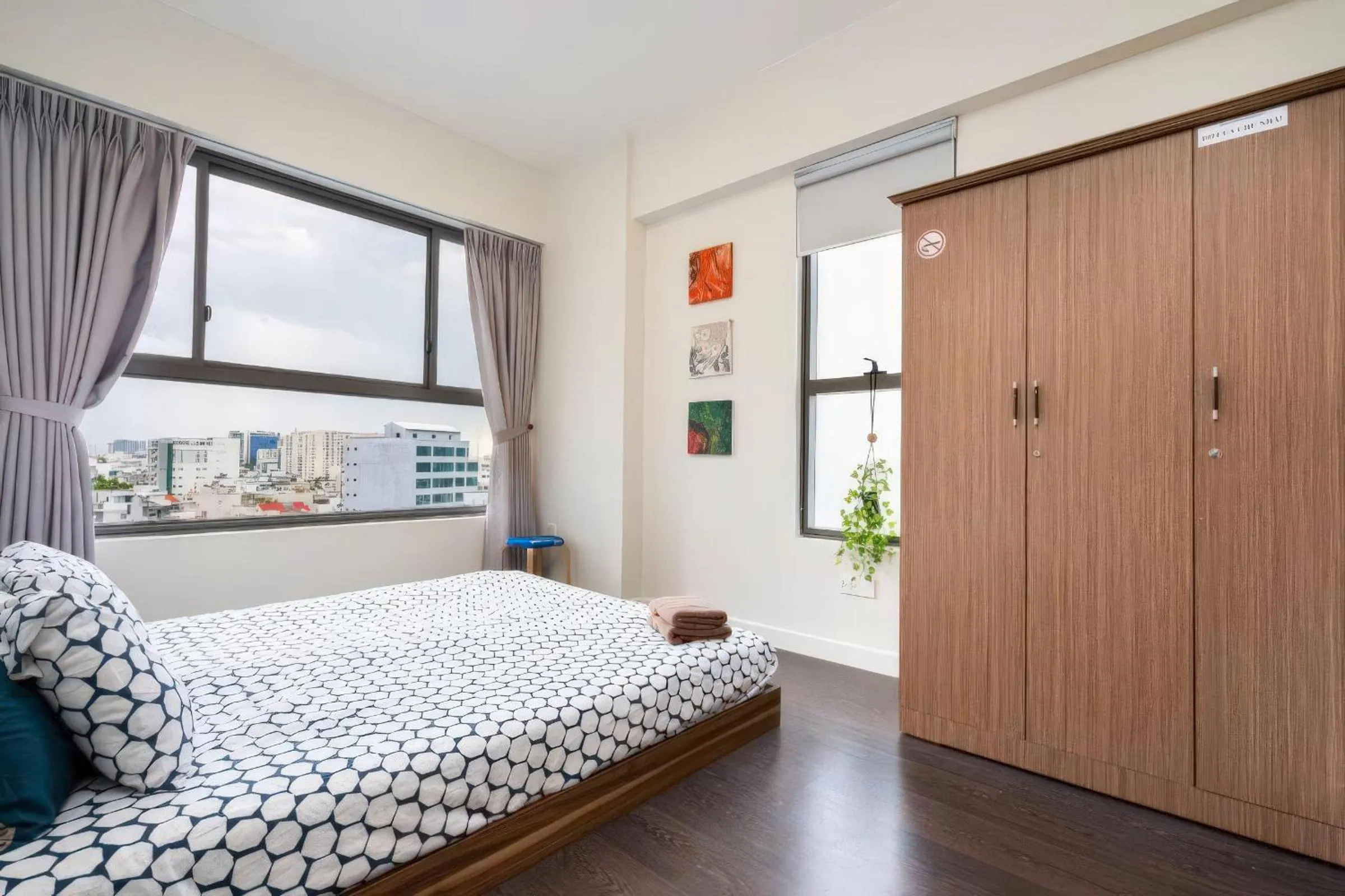 Bed in Minute Suites - Botanica Orchard TSN Airport