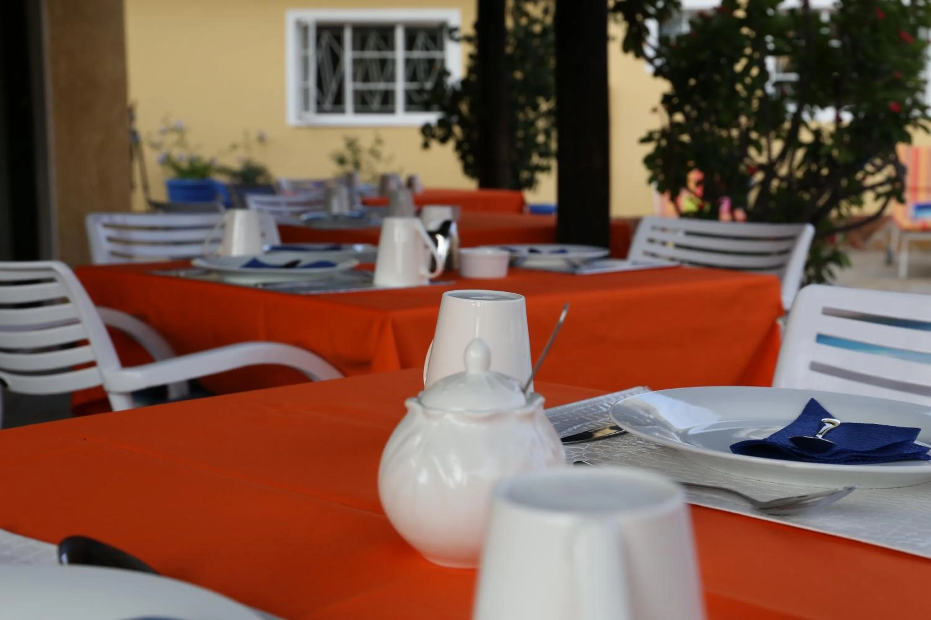 Restaurant/places to eat in Capbon Guesthouse