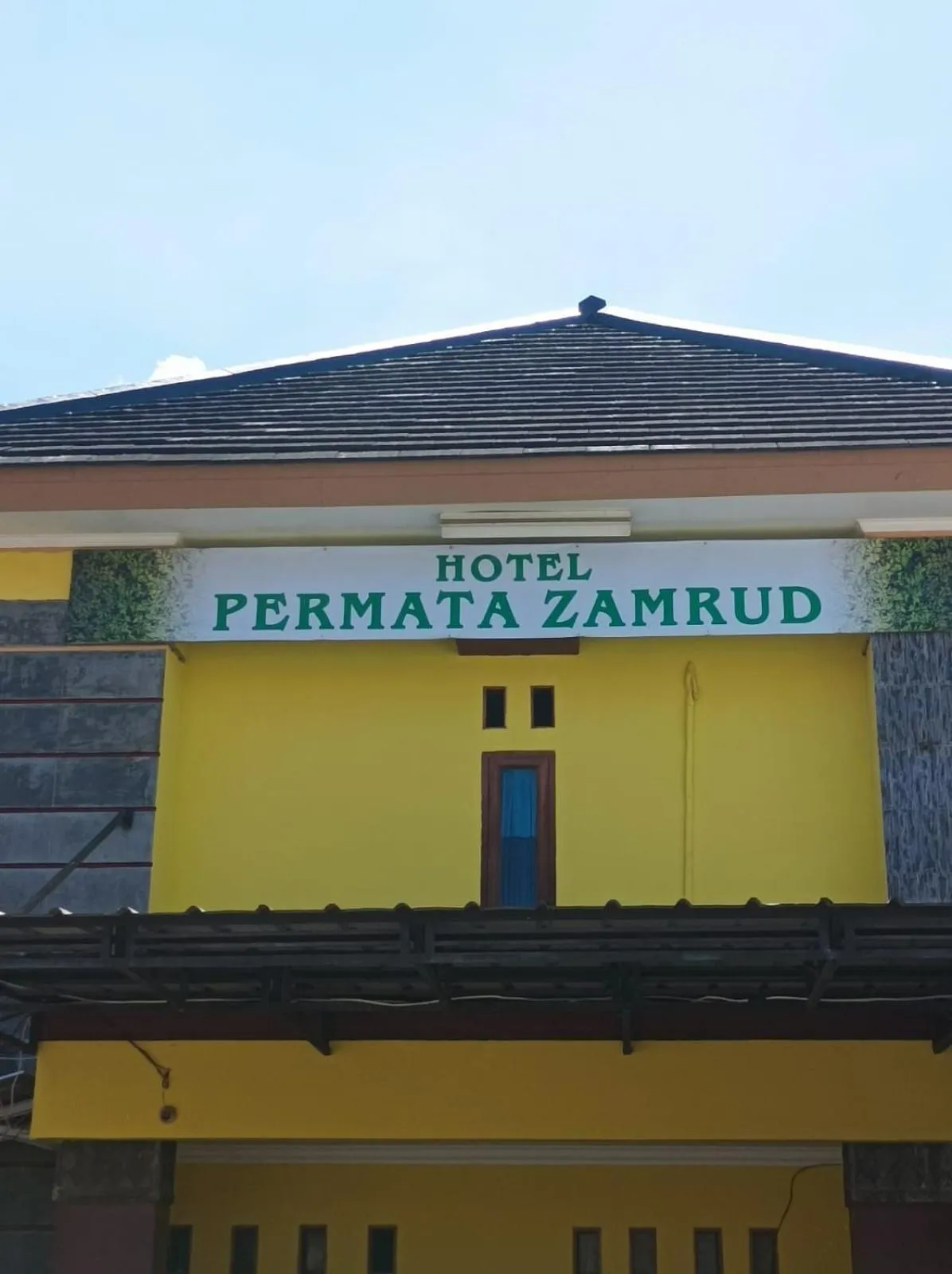 Property building in Hotel Permata Zamrud