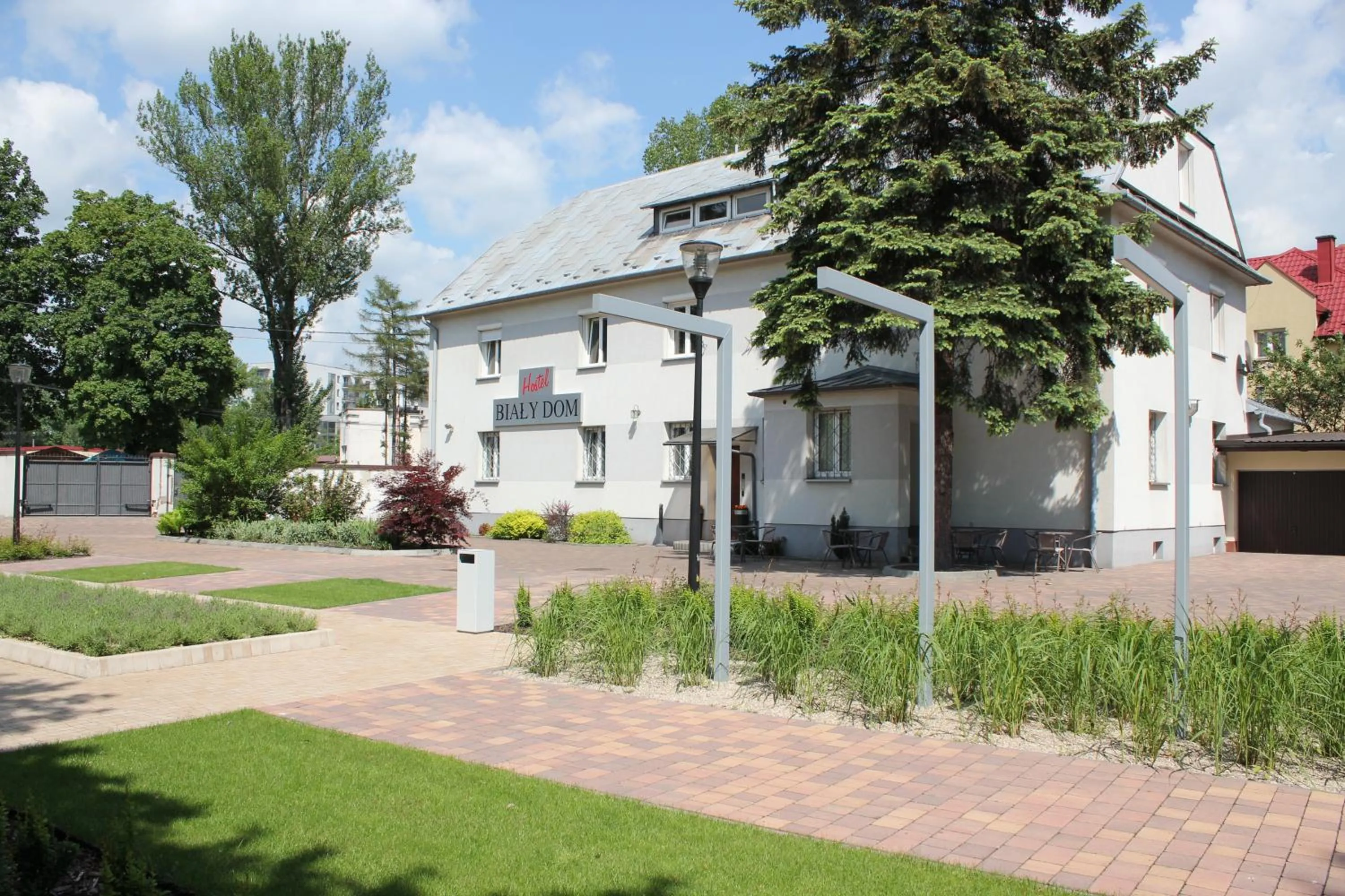 Facade/entrance in Hostel Biały Dom