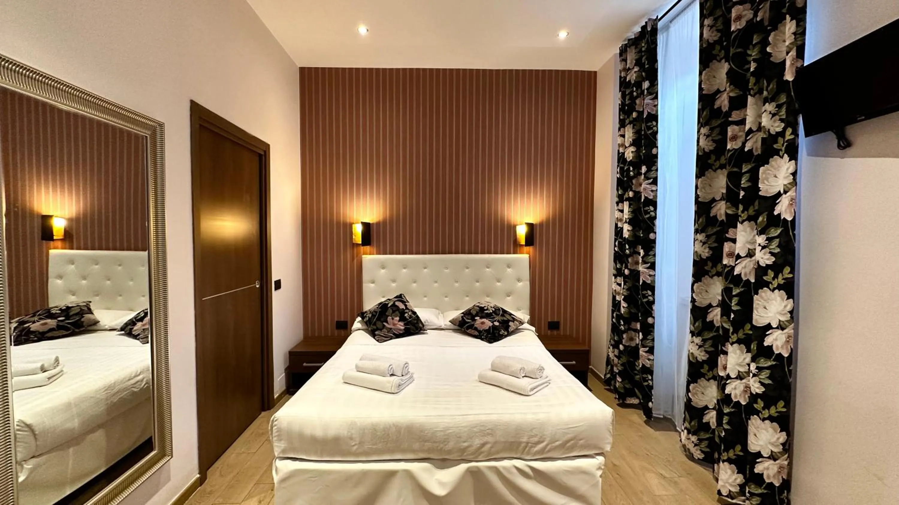 Bed in La Grande Bellezza Guest House Rome