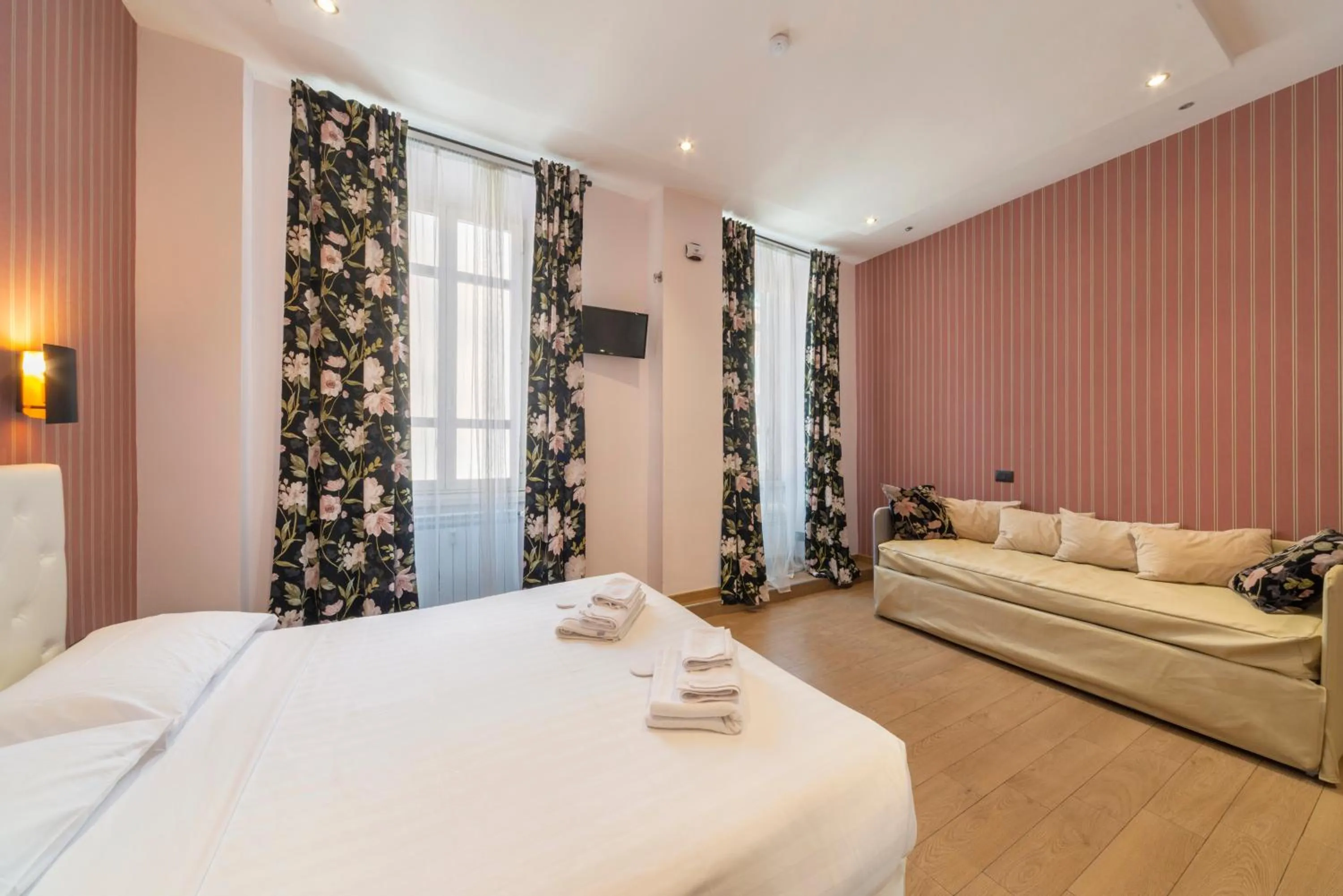 Bed in La Grande Bellezza Guest House Rome