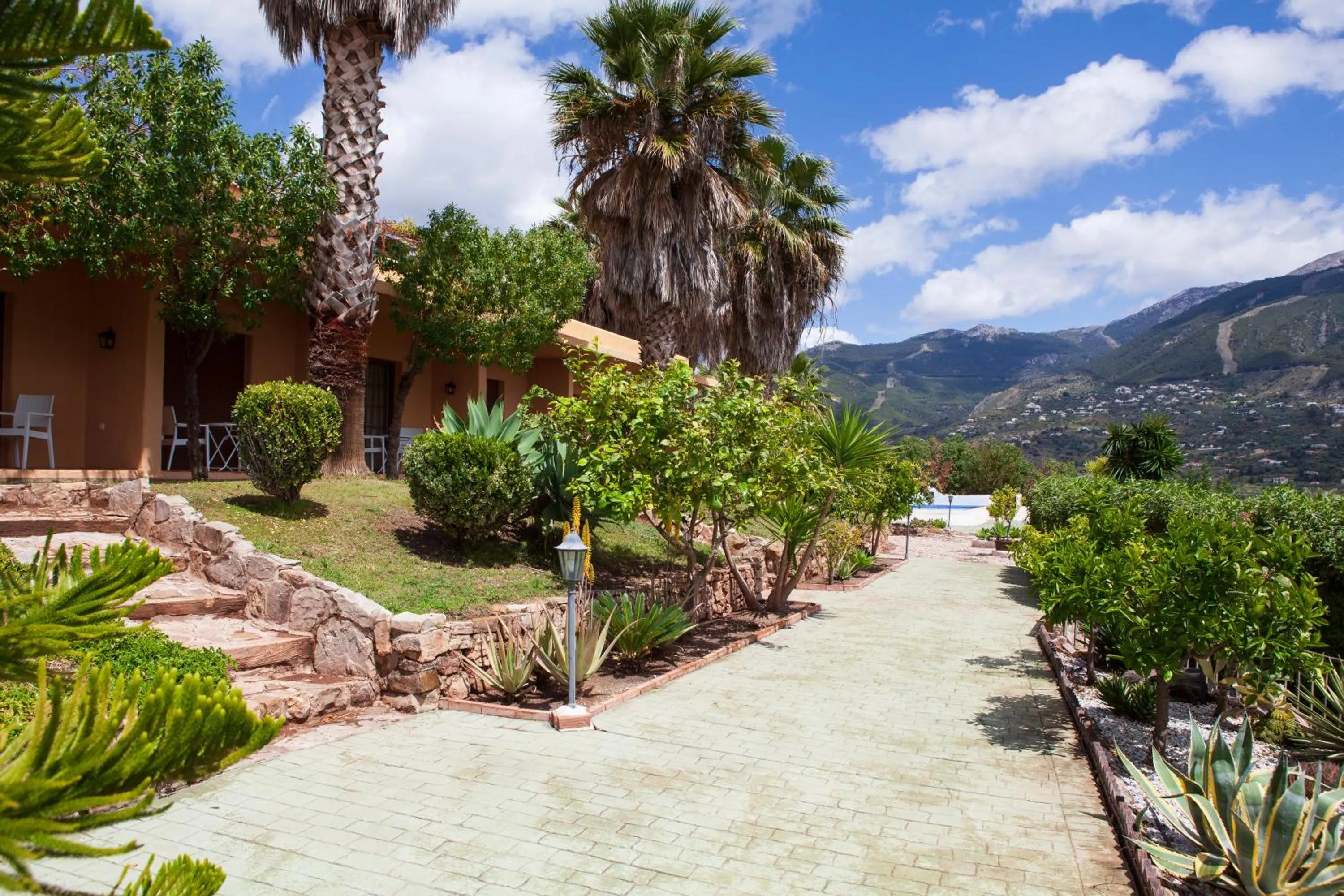 Garden in Hotel Cortijo de Salia