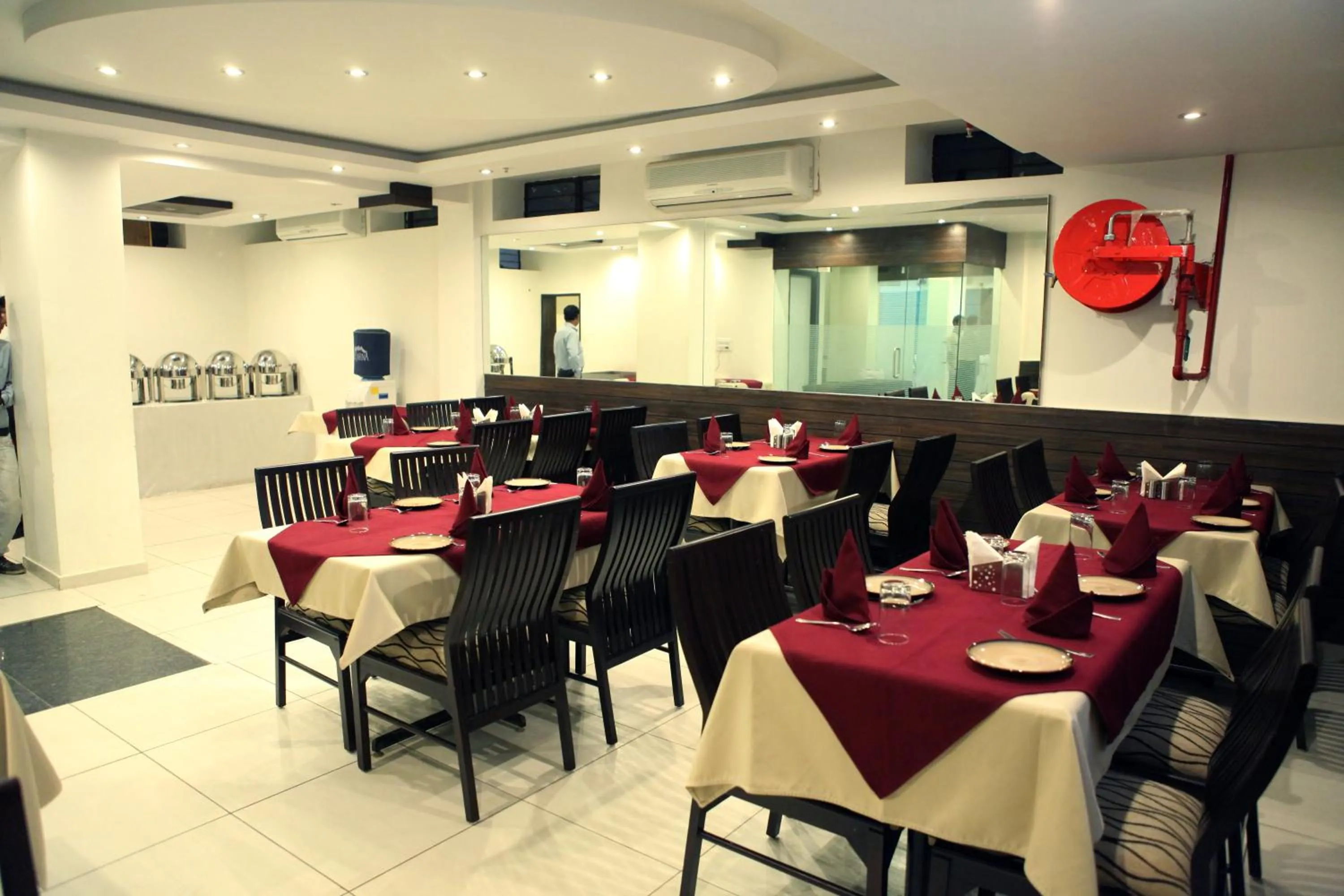 Restaurant/places to eat in Saar Inn