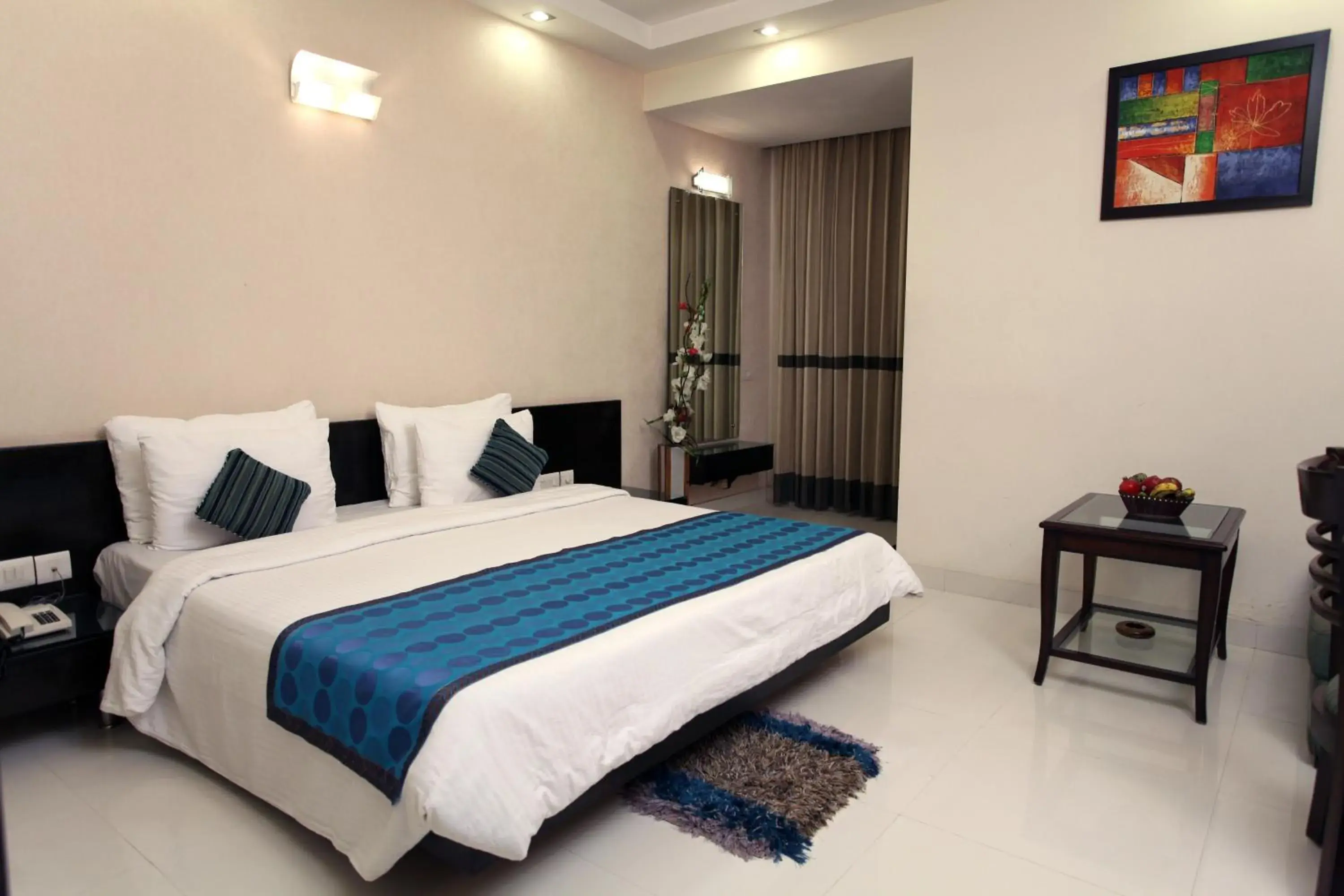 Standard King Room - single occupancy in Saar Inn Standard King Room - single occupancy in Saar Inn