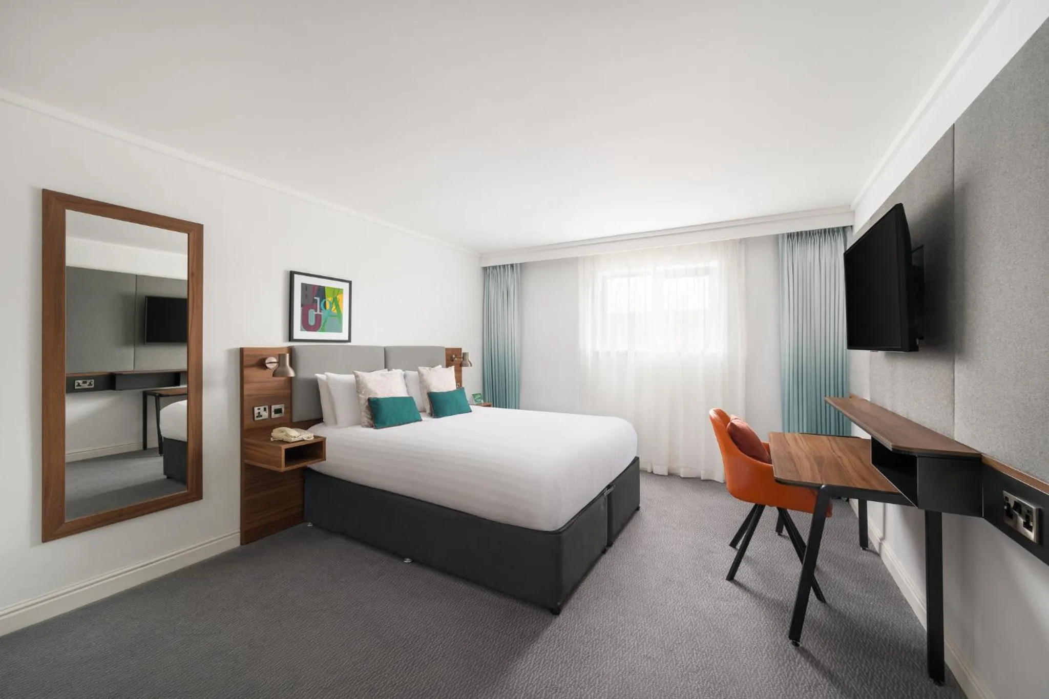 Photo of the whole room, Bed in Holiday Inn Birmingham Bromsgrove by IHG