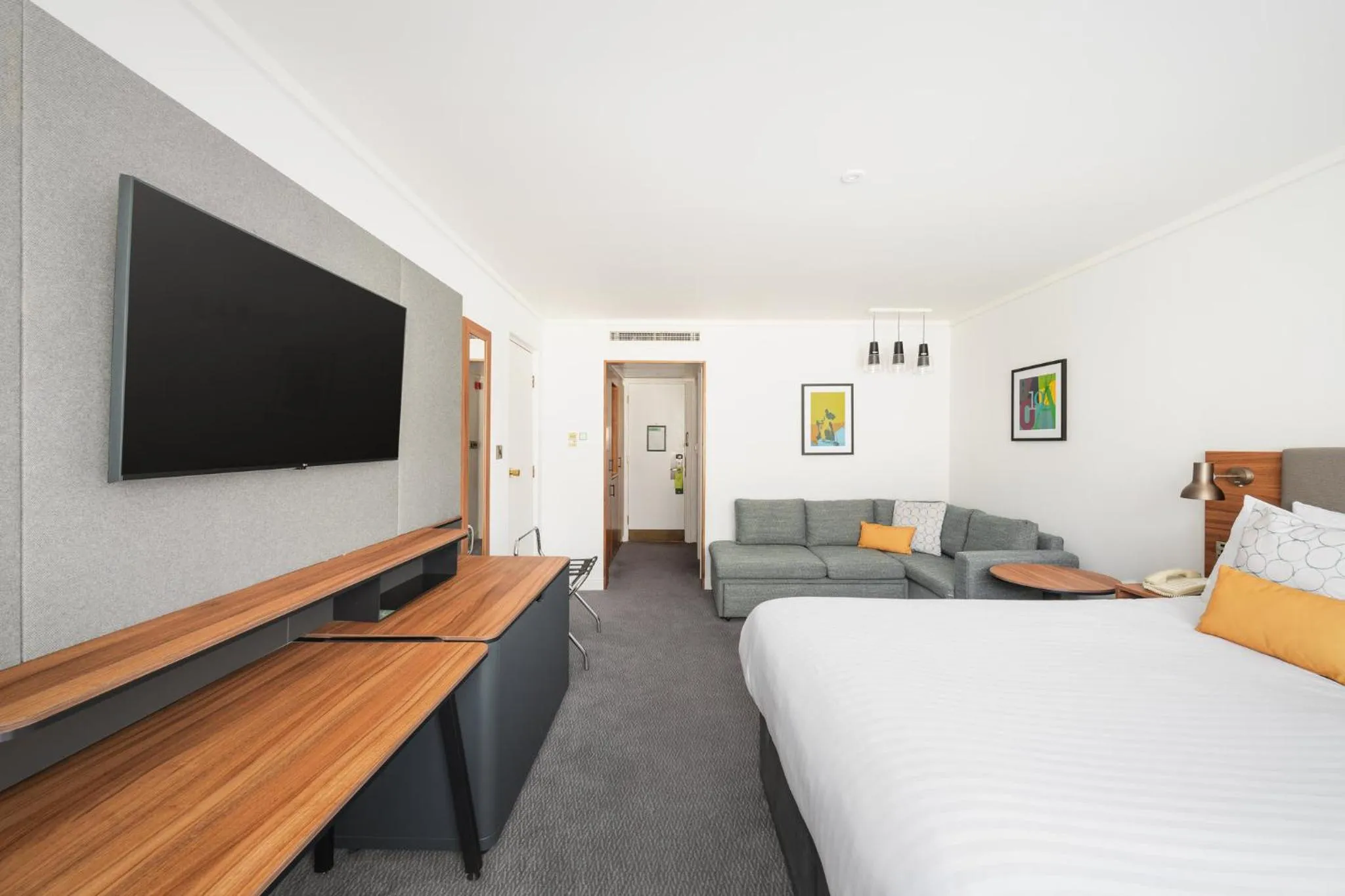 Photo of the whole room, Bed in Holiday Inn Birmingham Bromsgrove by IHG