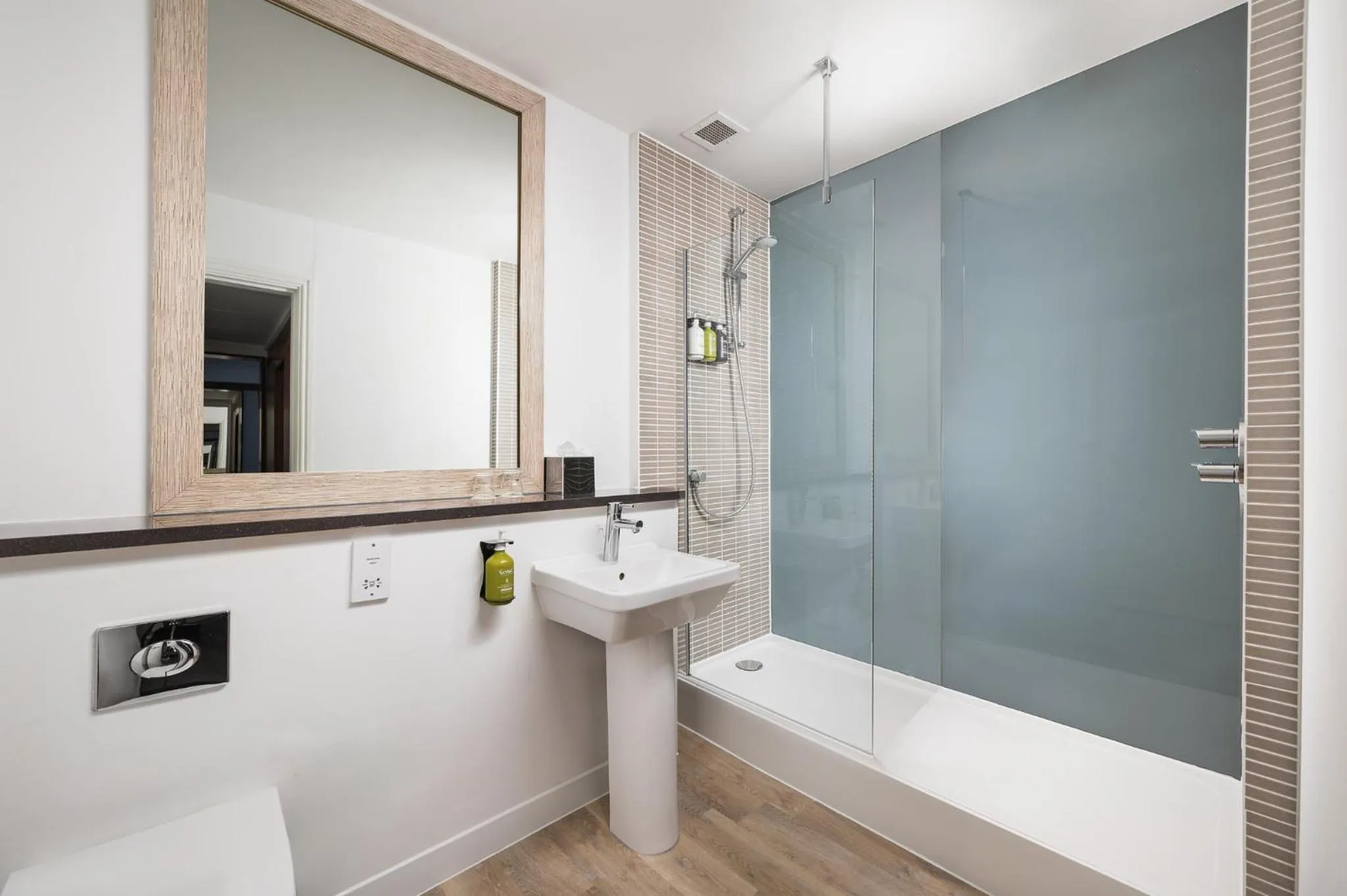 Photo of the whole room in Holiday Inn Birmingham Bromsgrove by IHG