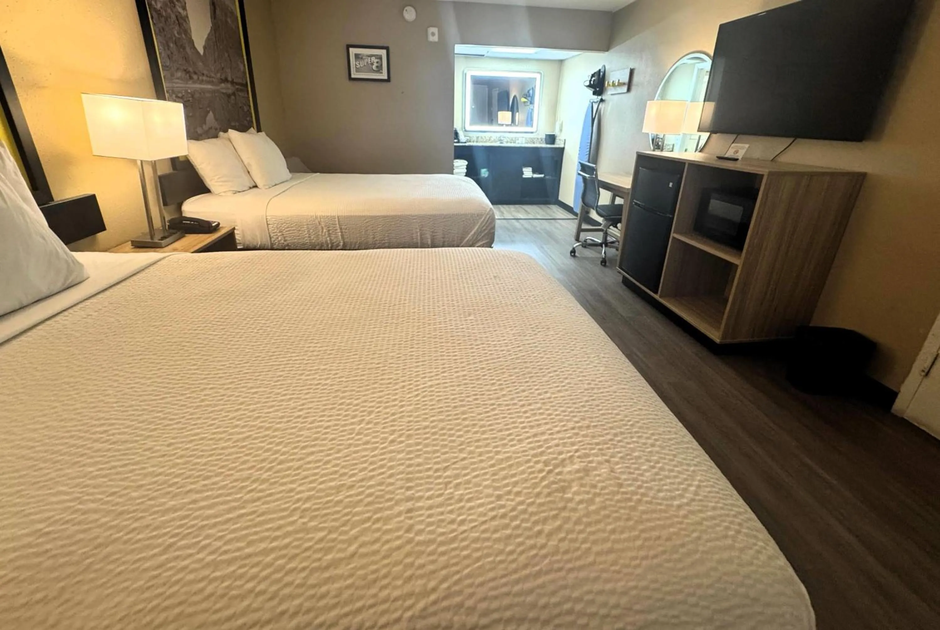 Photo of the whole room, Bed in Super 8 by Wyndham Corpus Christi Airport