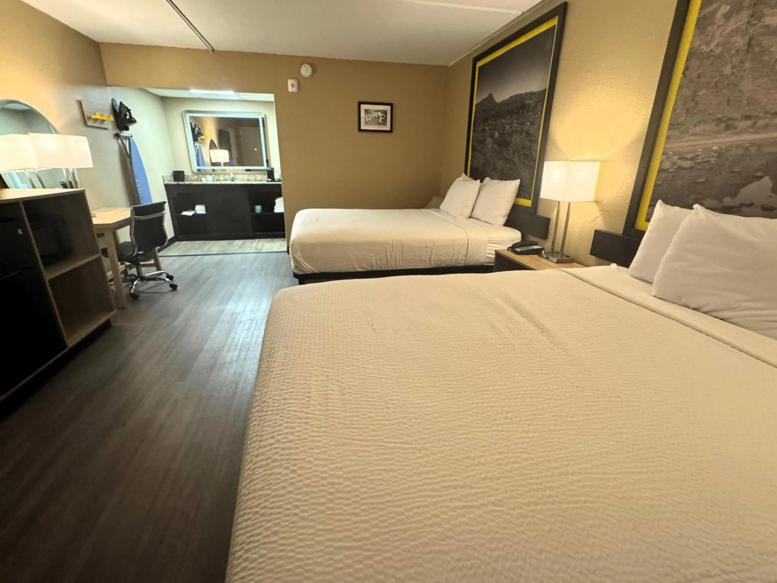 Photo of the whole room, Bed in Super 8 by Wyndham Corpus Christi Airport