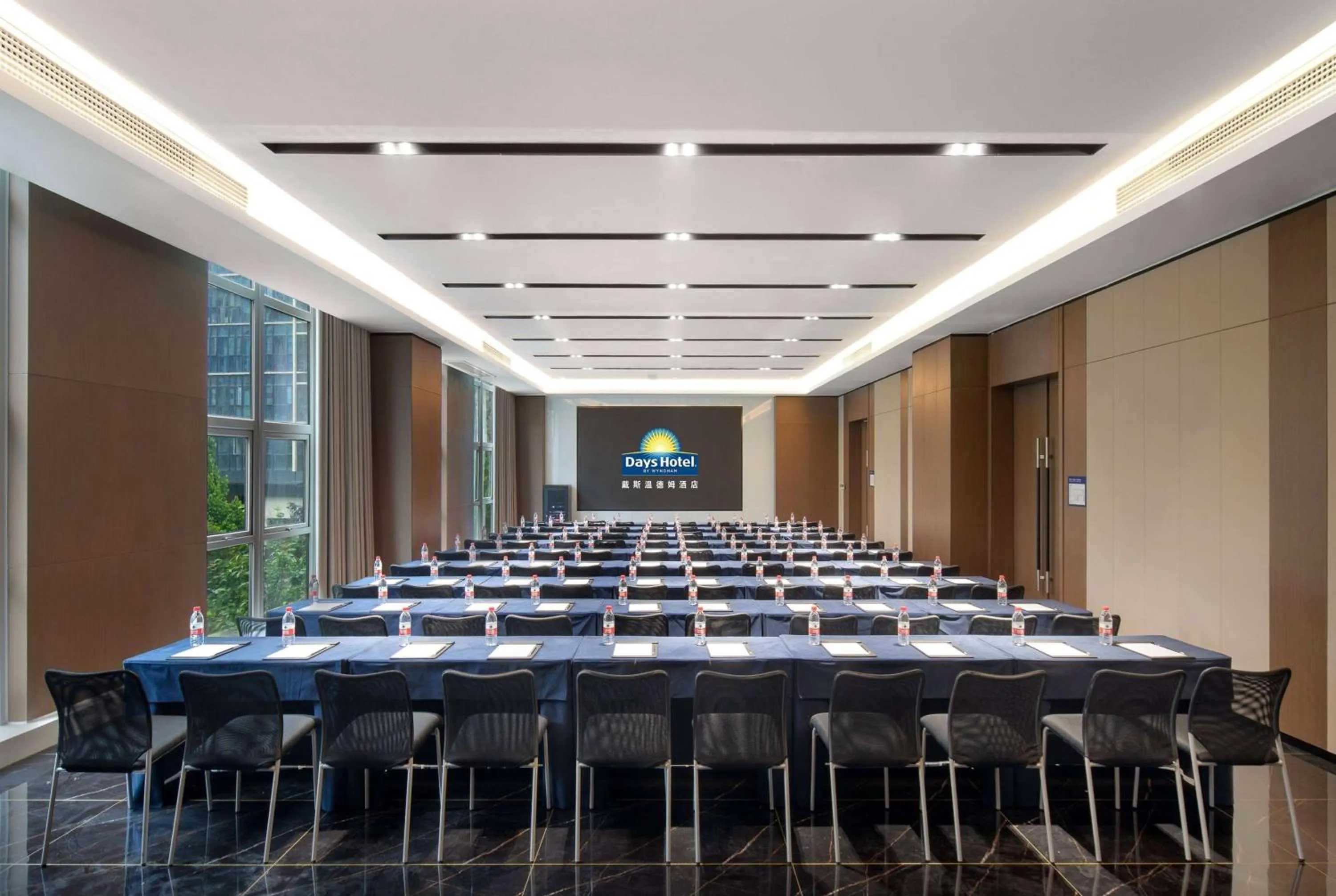 Meeting/conference room in Days Hotel by Wyndham Chengdu Wenjiang
