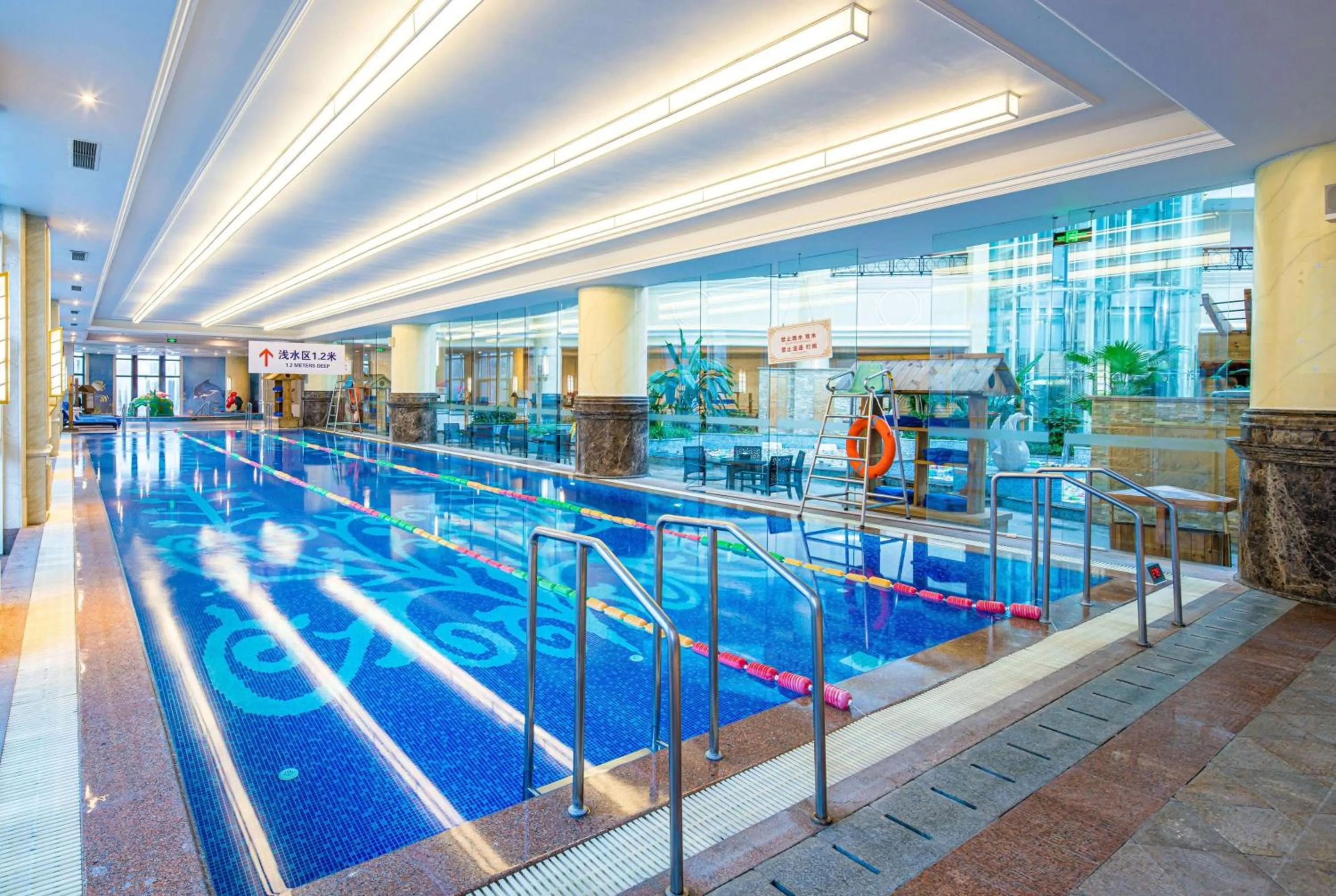 Pool view in Howard Johnson Junhe Hot Springs Resort Beijing北京君和豪生温泉酒店