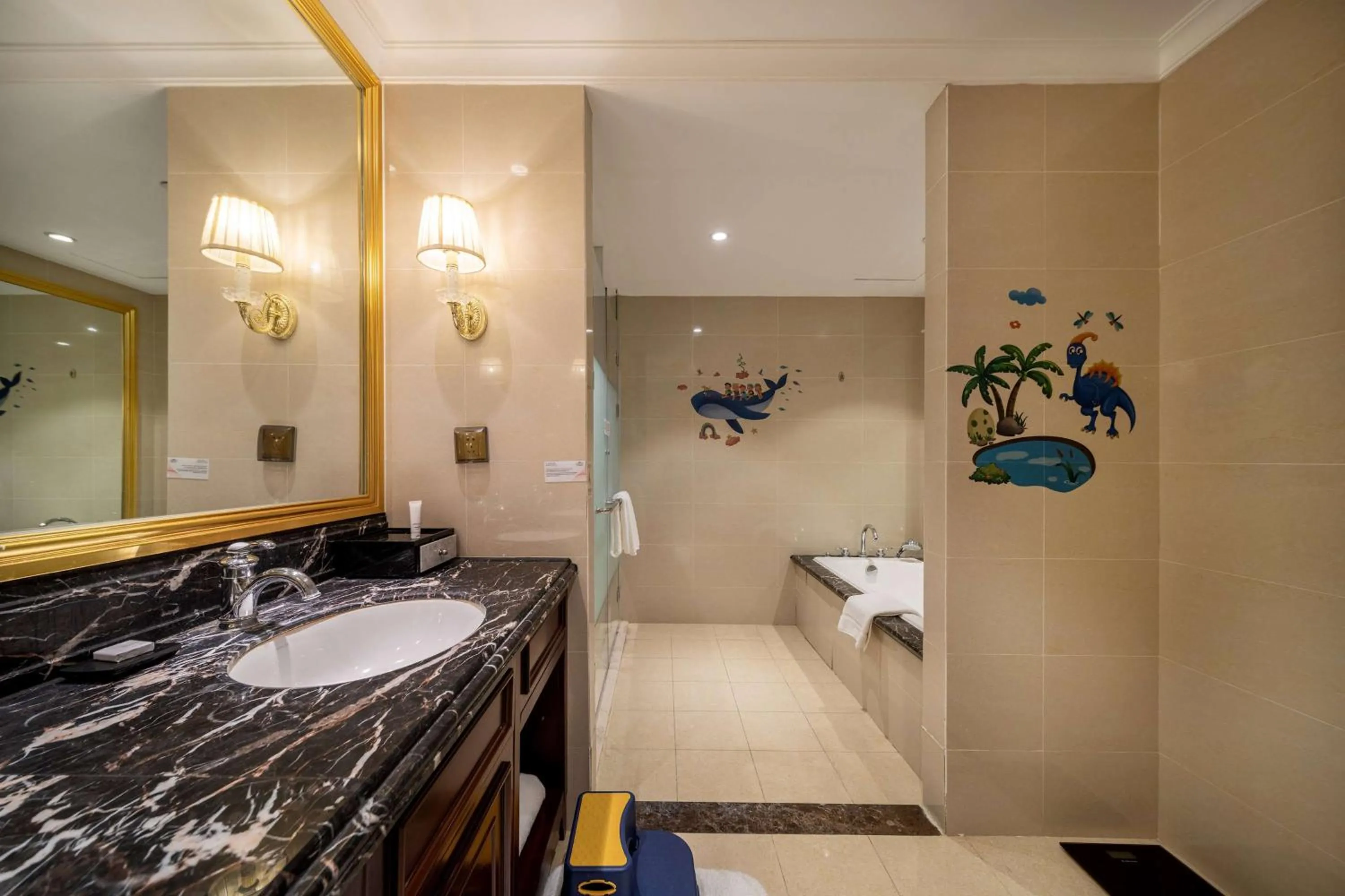 Toilet in Howard Johnson Junhe Hot Springs Resort Beijing北京君和豪生温泉酒店