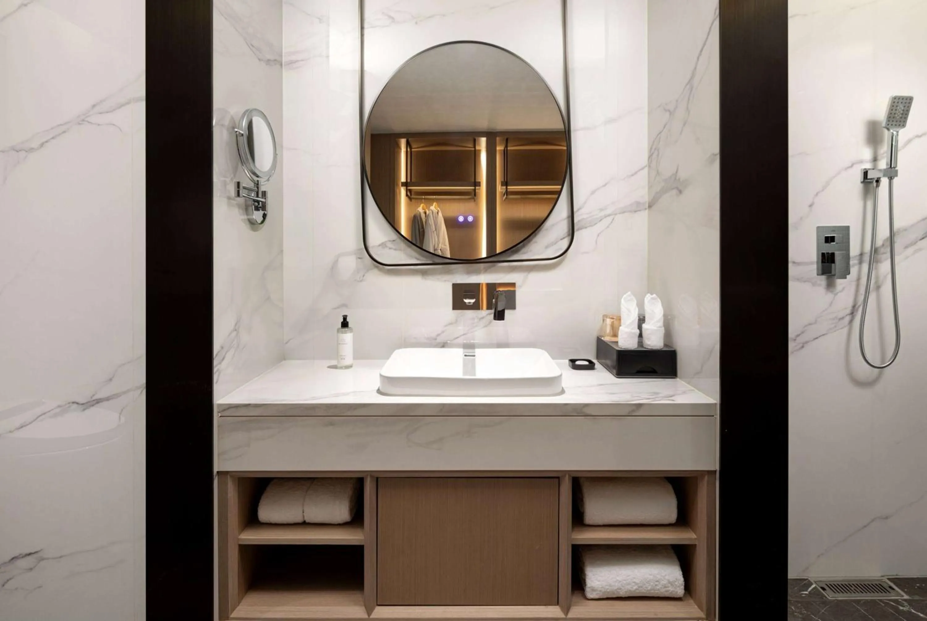 TV and multimedia in Ramada Encore by Wyndham Dongguan Chang an