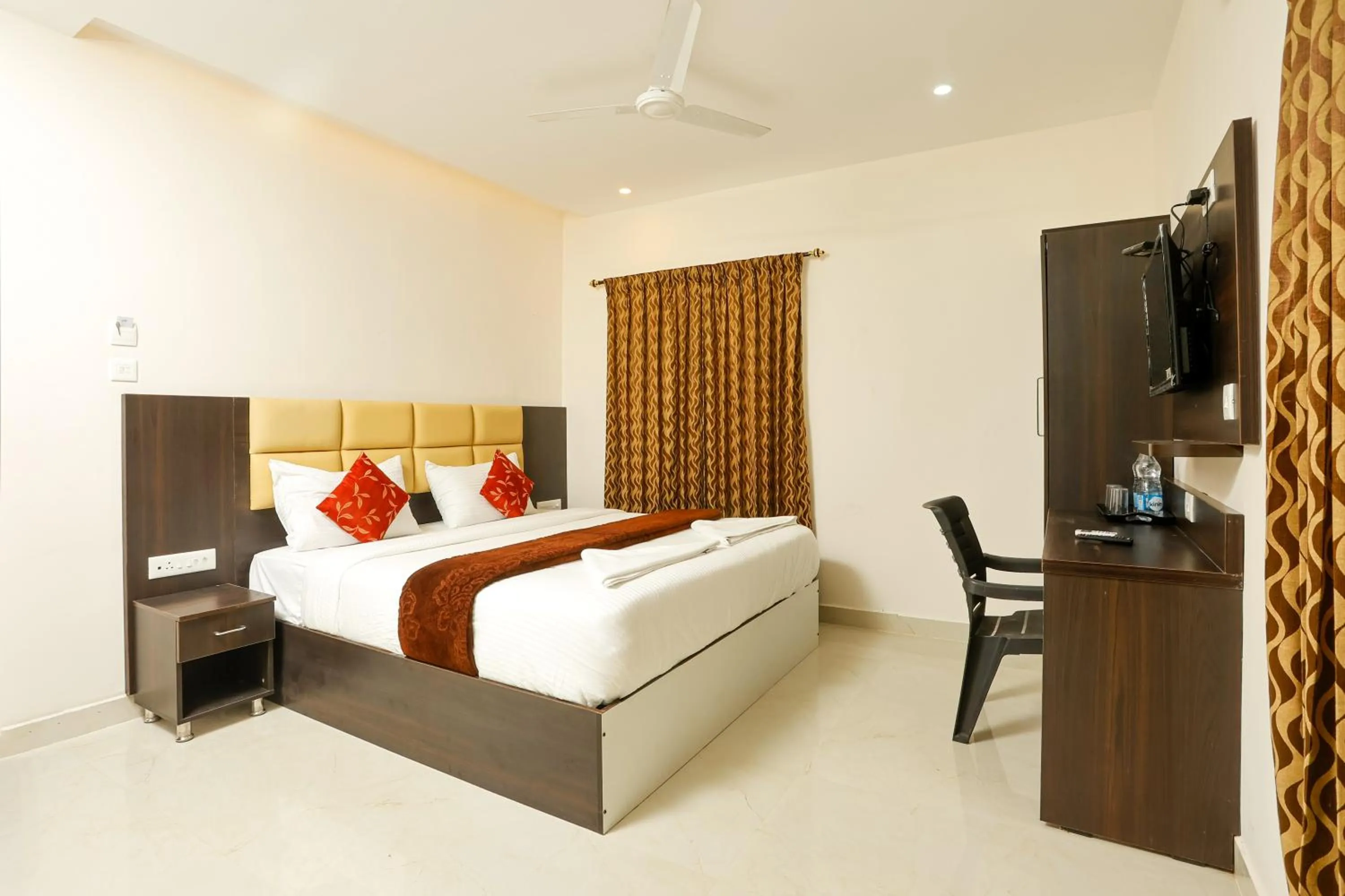 Bed in Rameswaram Harish Palace