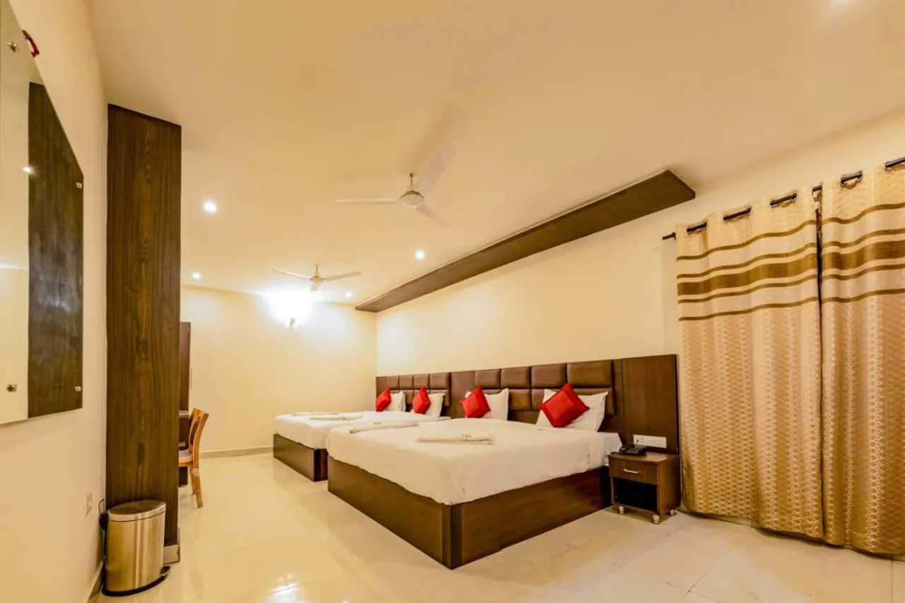 Bed in Rameswaram Harish Palace