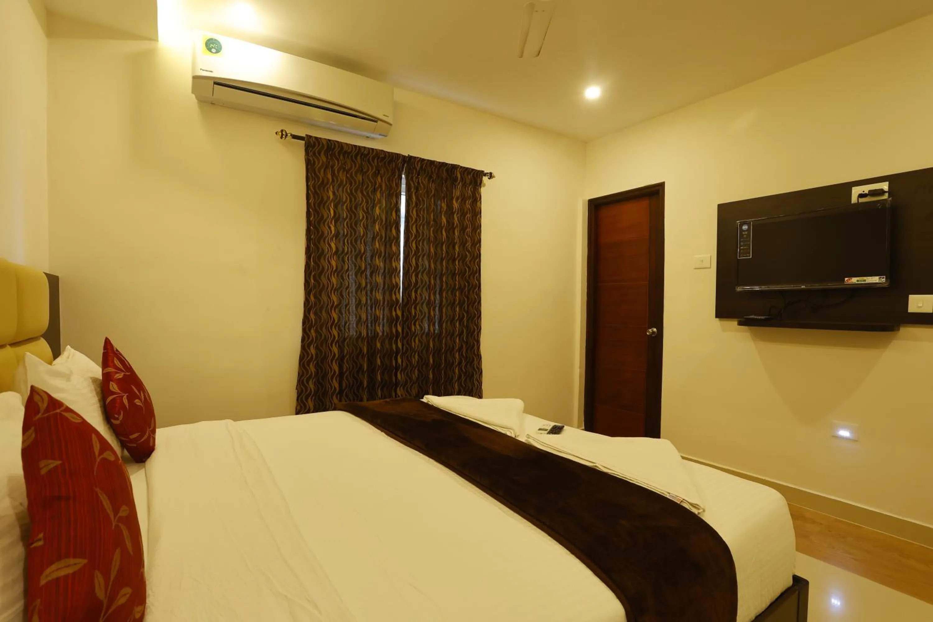 Bed in Rameswaram Harish Palace