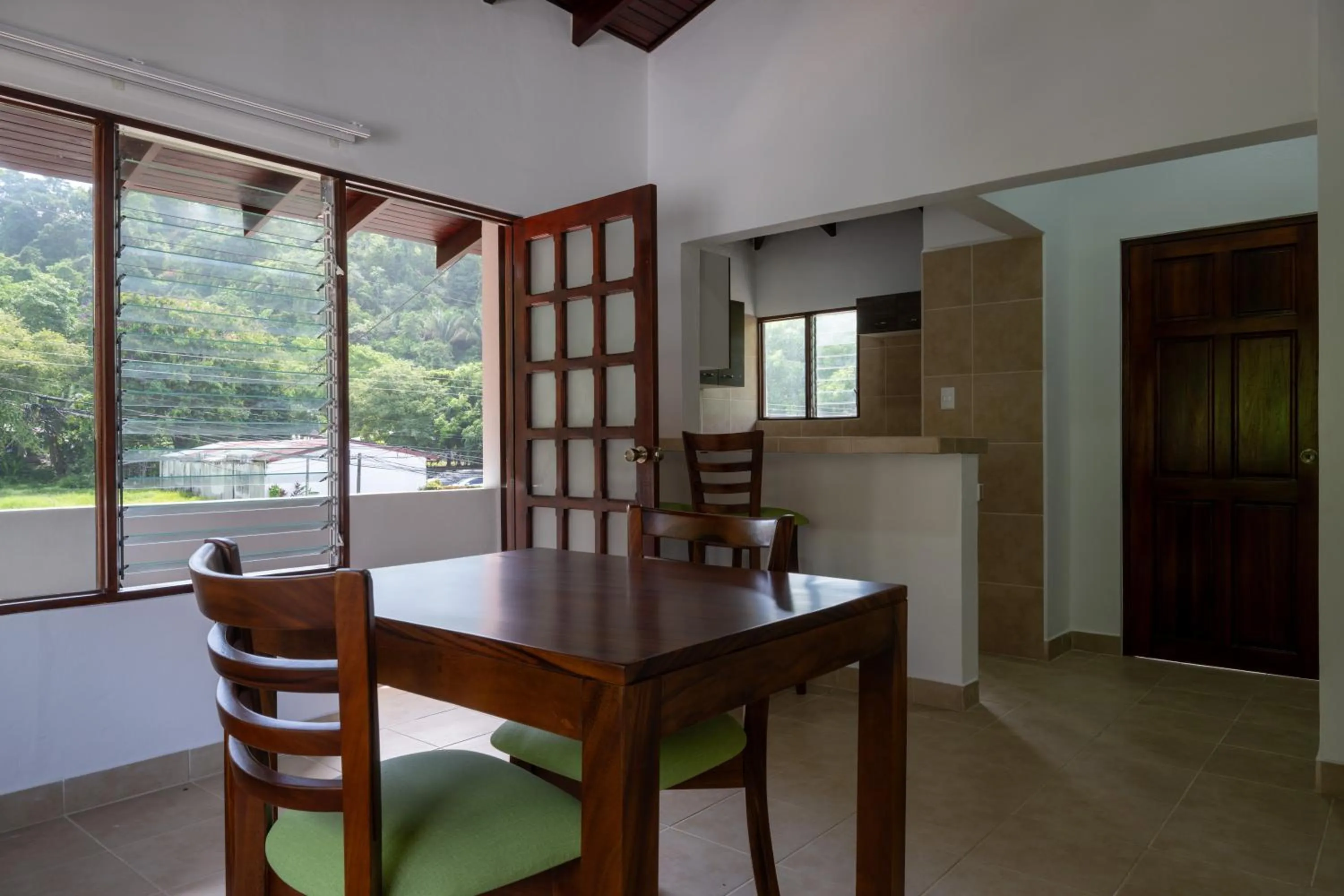 Kitchen or kitchenette in Fuego del Sol Beachfront Hotel