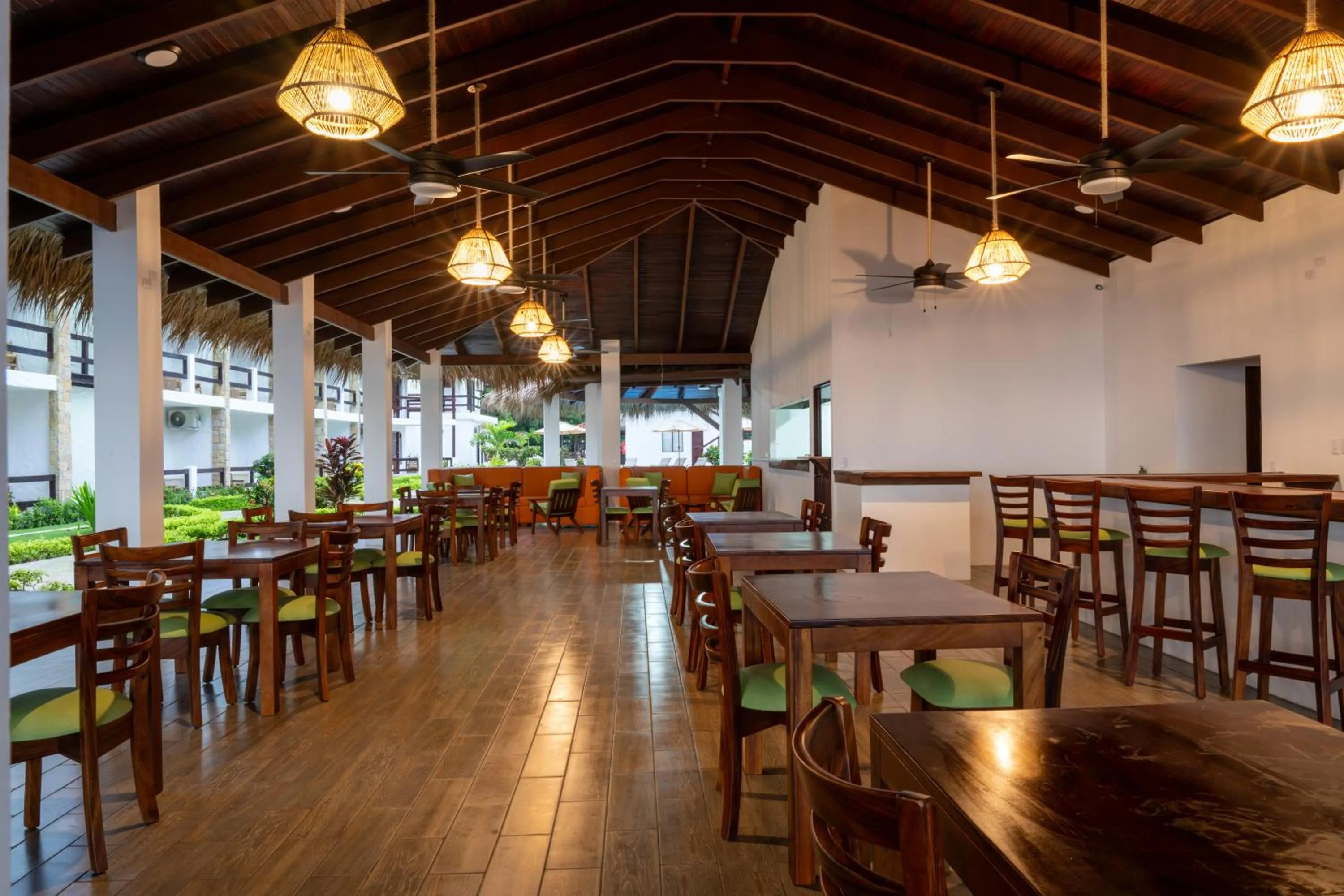 Restaurant/places to eat in Fuego del Sol Beachfront Hotel