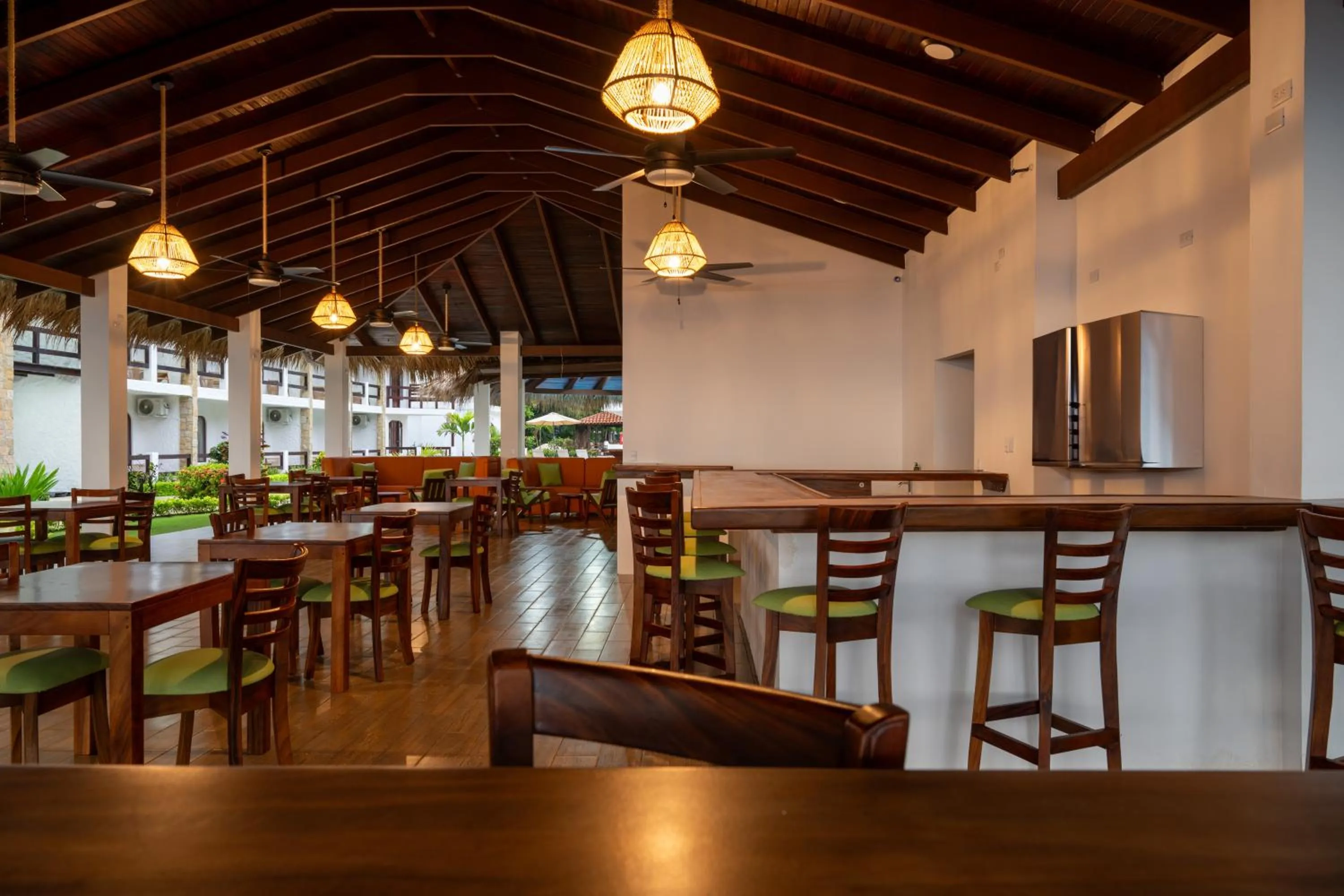 Restaurant/places to eat in Fuego del Sol Beachfront Hotel