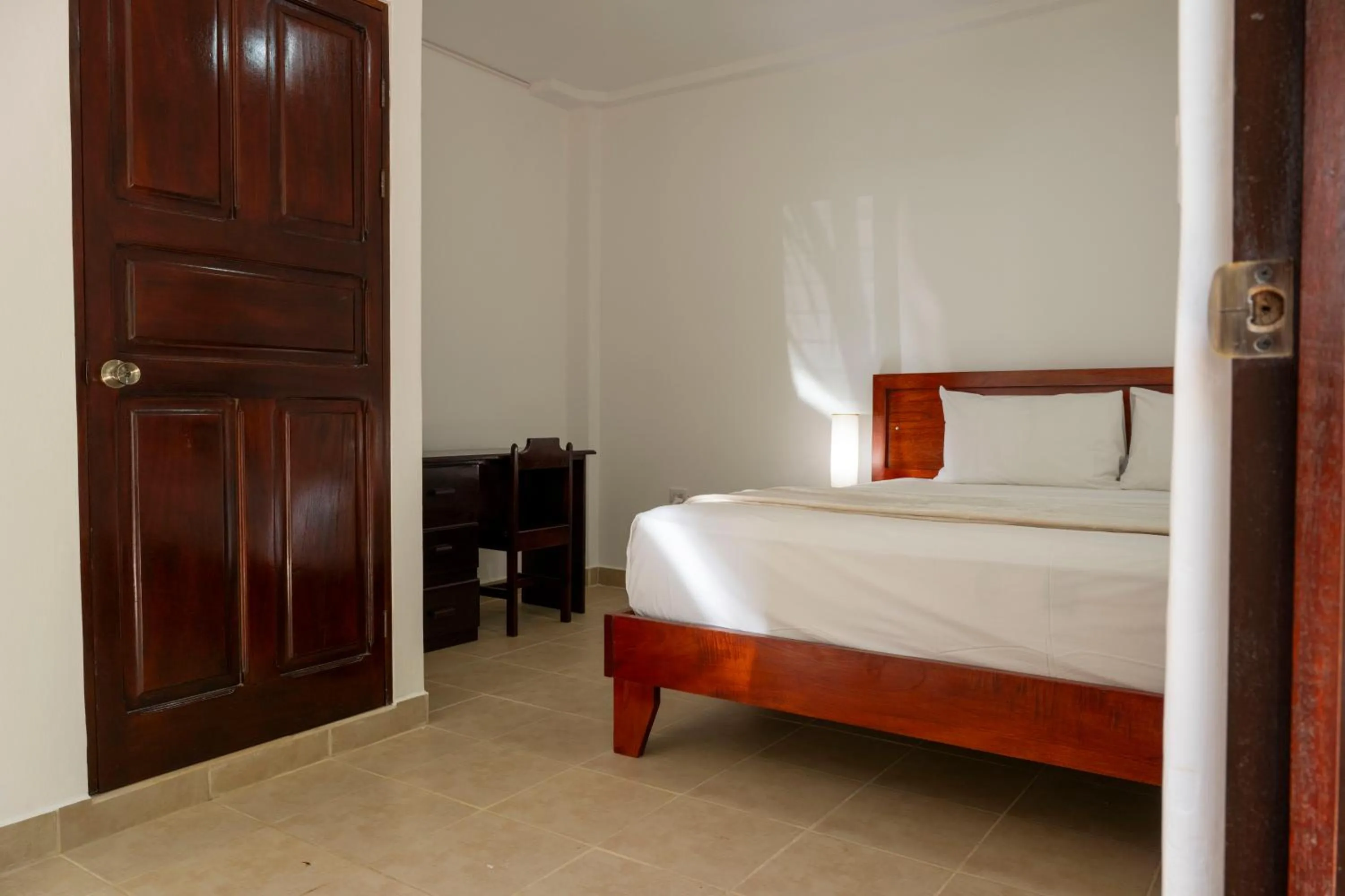 Bedroom, Bed in Fuego del Sol Beachfront Hotel
