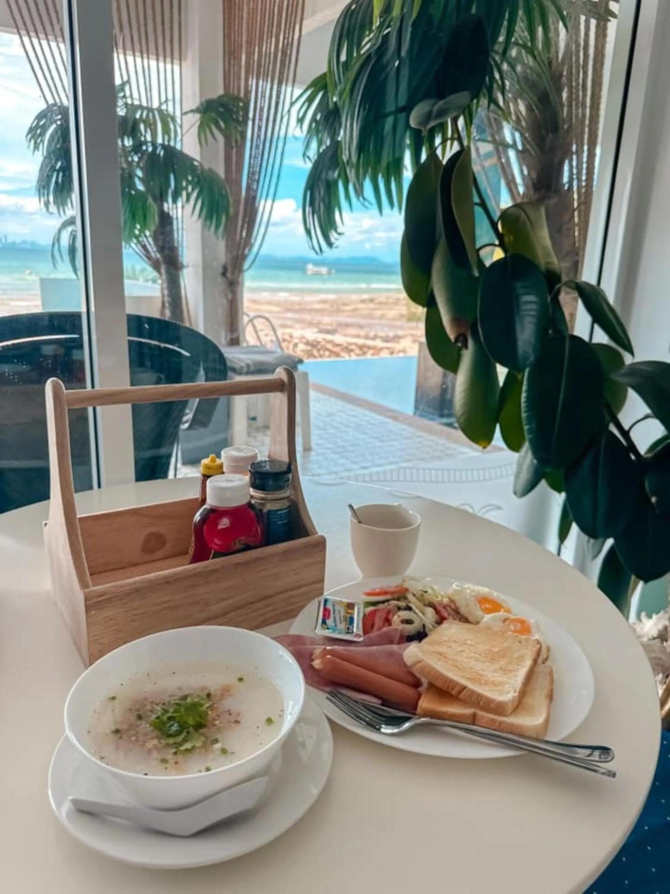 Breakfast in Baan Sailboat Beach Kohlarn