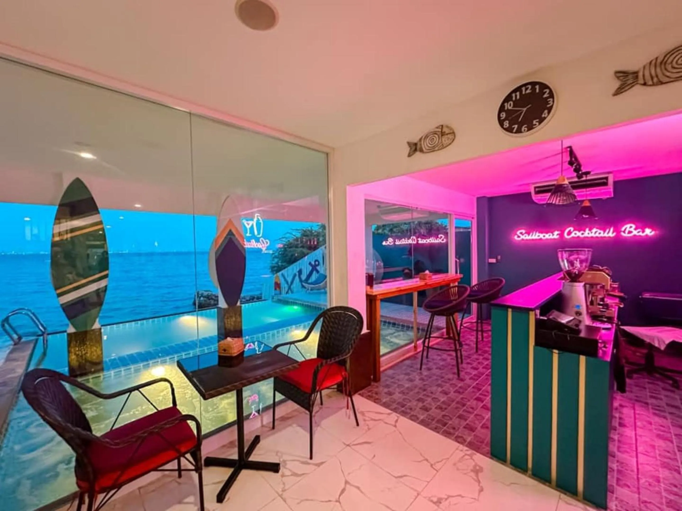 Restaurant/places to eat in Baan Sailboat Beach Kohlarn