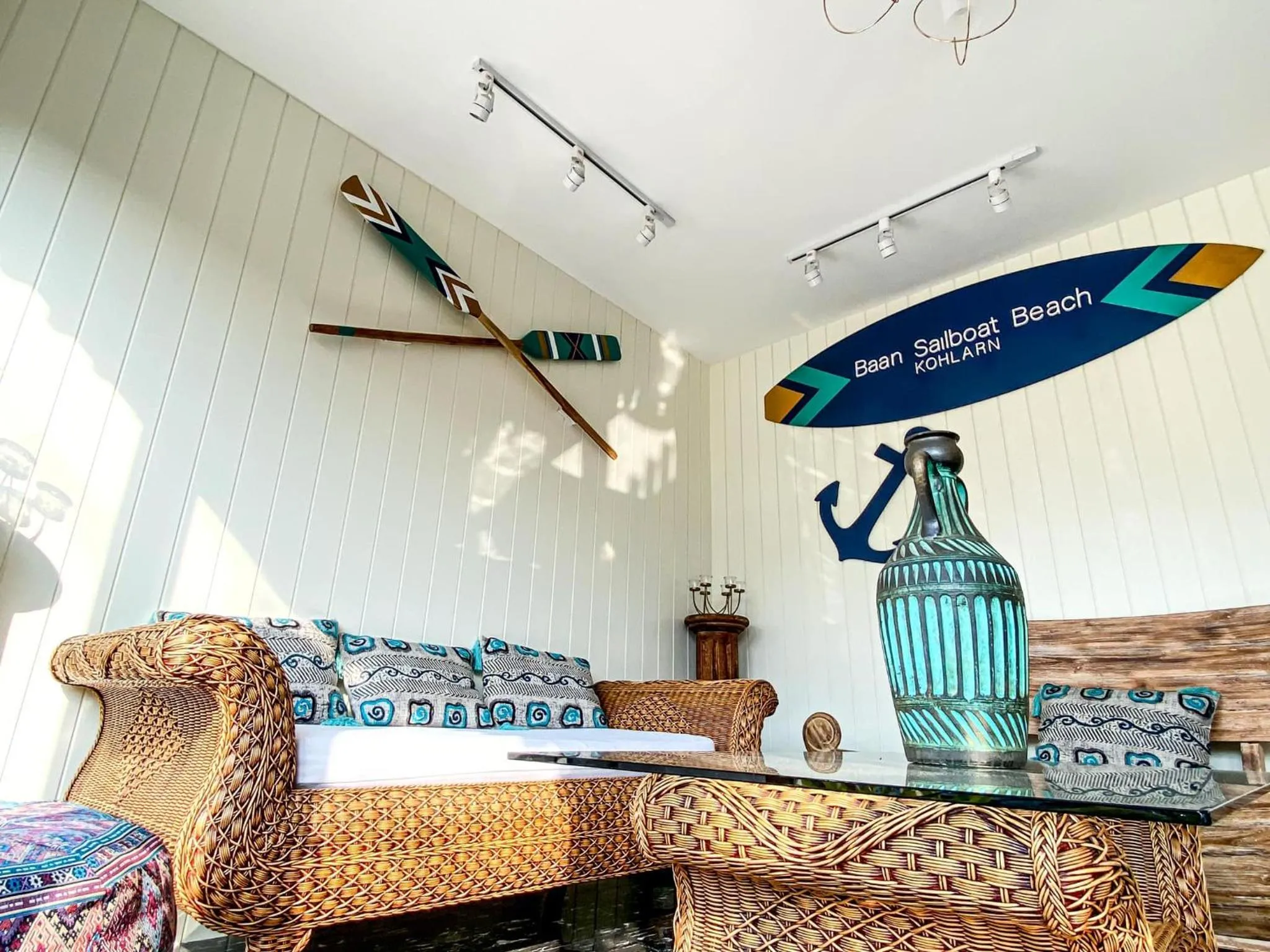 Seating area in Baan Sailboat Beach Kohlarn